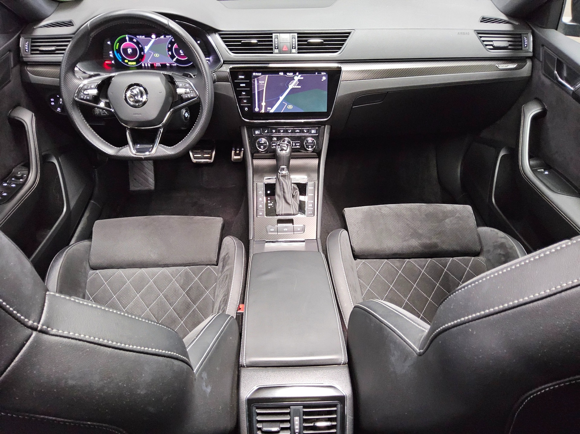 Skoda Superb Kombi 1.4 TSI iV SportLine Nav vc LED AHK 5