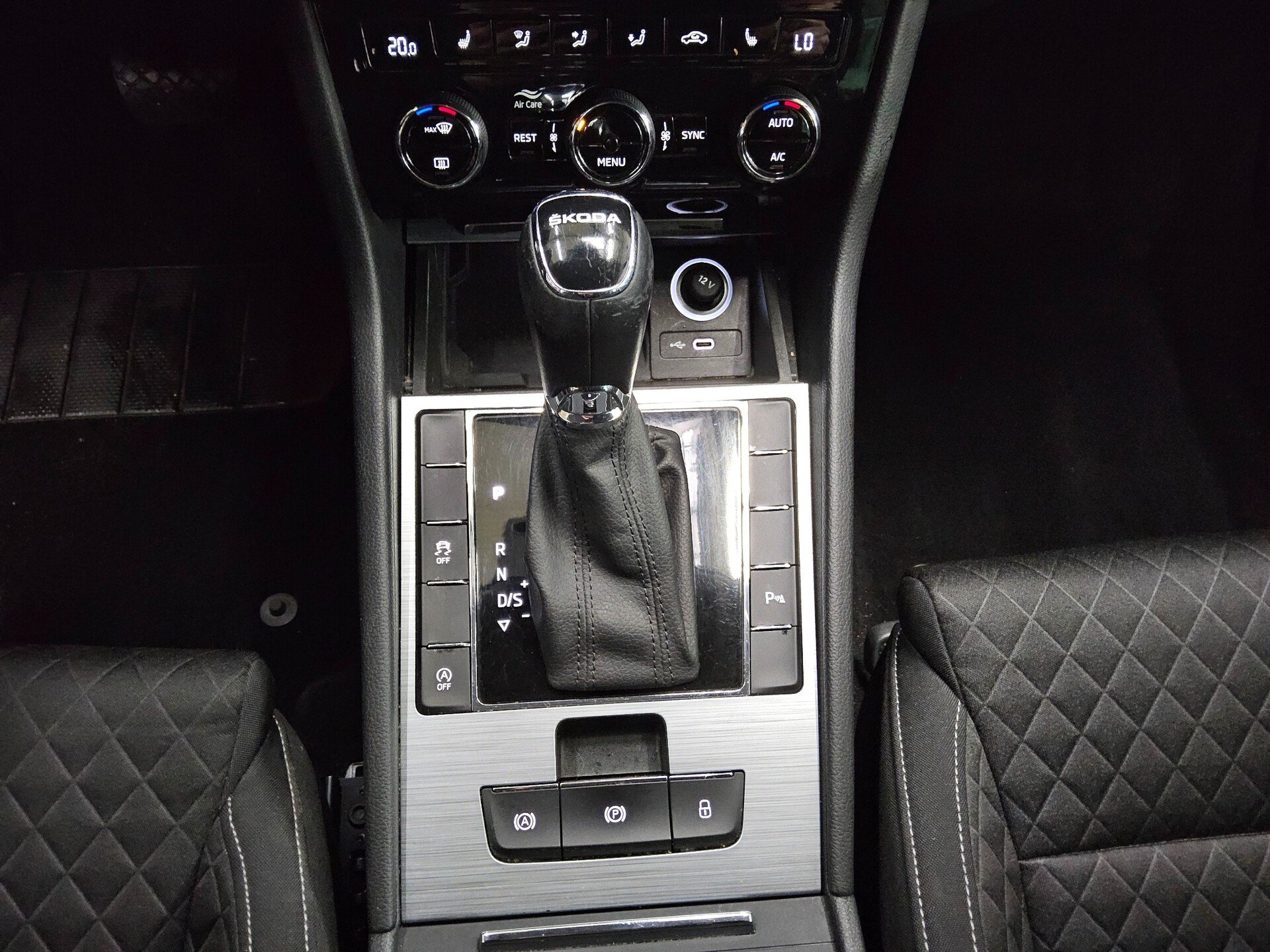 Skoda Superb Kombi 2.0 TDI Ambition Navi AID RFK AHK 6