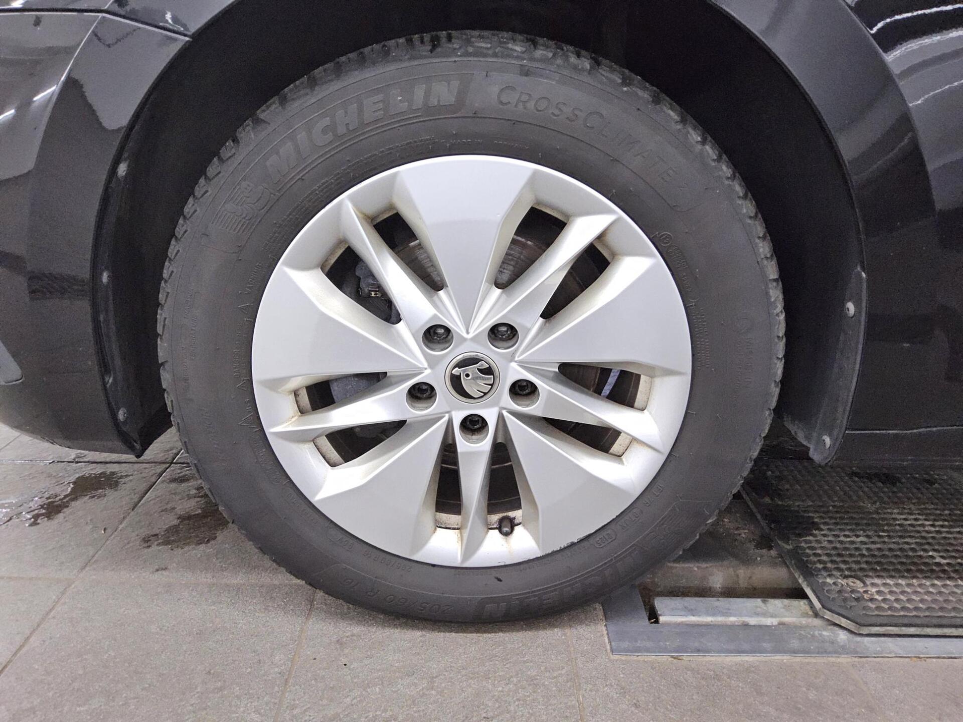 Skoda Octavia Kombi 2.0 TDI Ambition Navi LED vc AHK 11