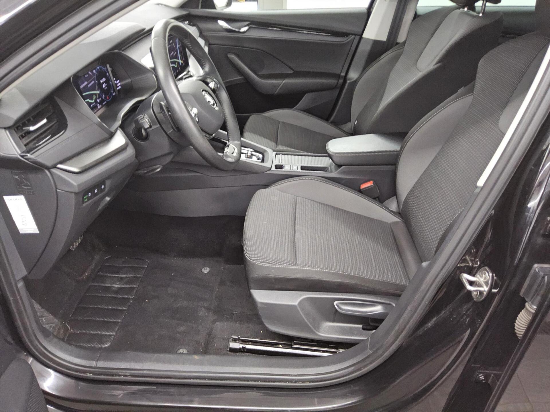Skoda Octavia Kombi 2.0 TDI Ambition Navi LED vc AHK 9