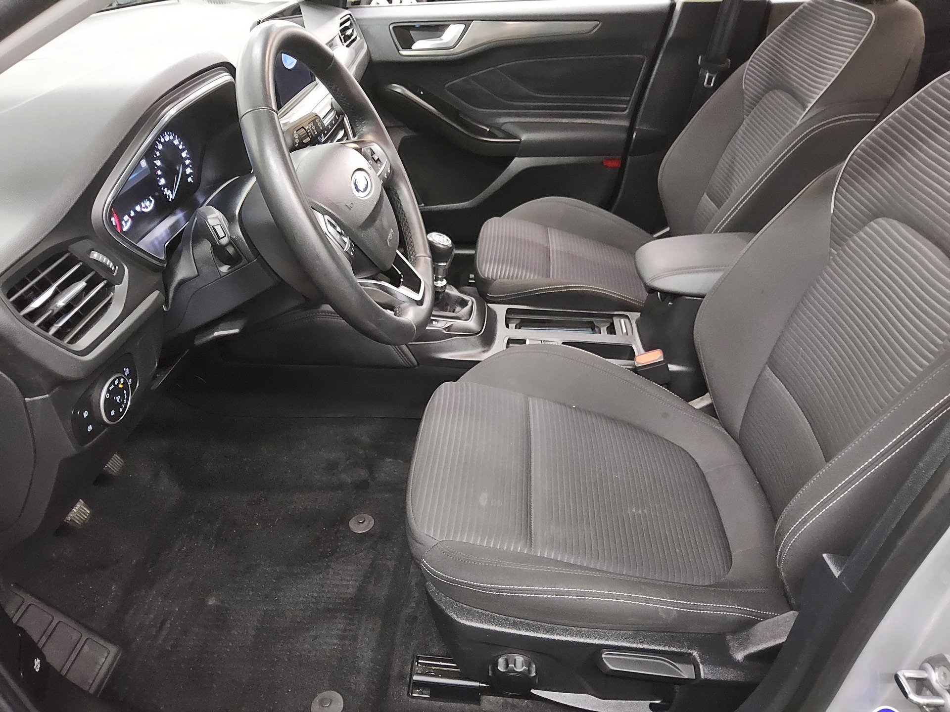 Ford Focus Turnier 1.0 EB Titanium Navi LED Shz RfK 8