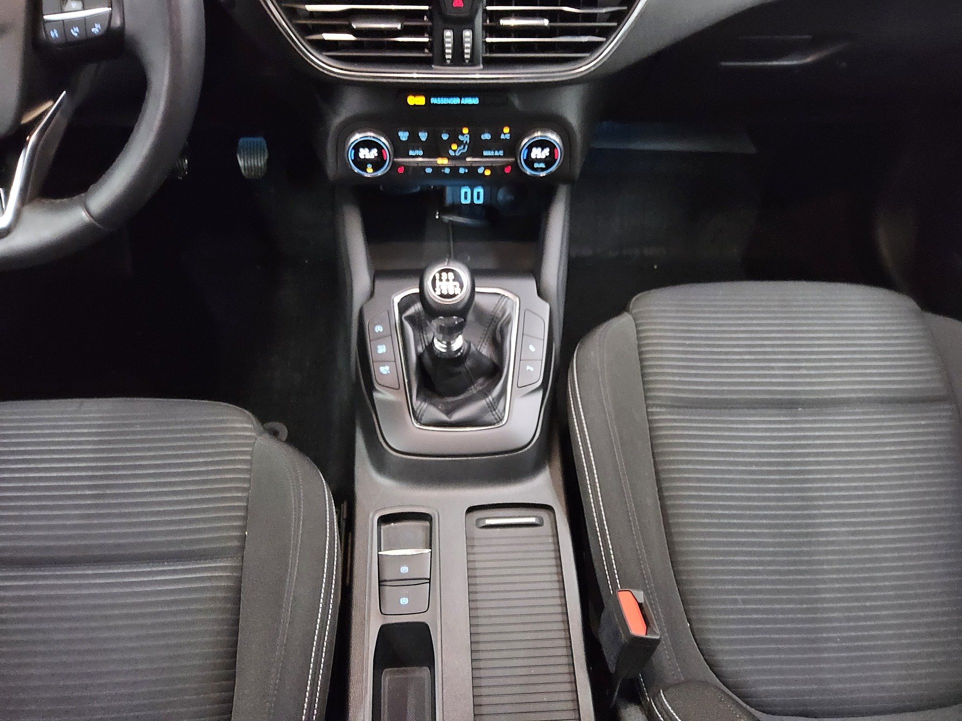 Ford Focus Turnier 1.0 EB Titanium Navi LED BLIS RFK 6