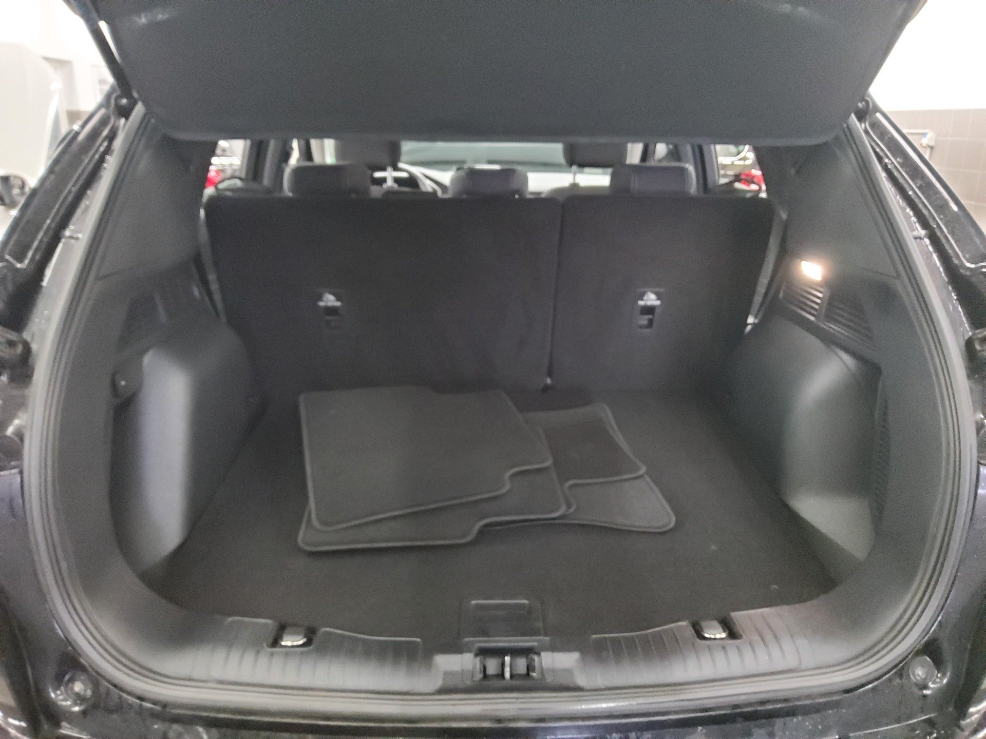 Ford Kuga 2.0 EB Titanium Navi DigiTacho RFK LED 12