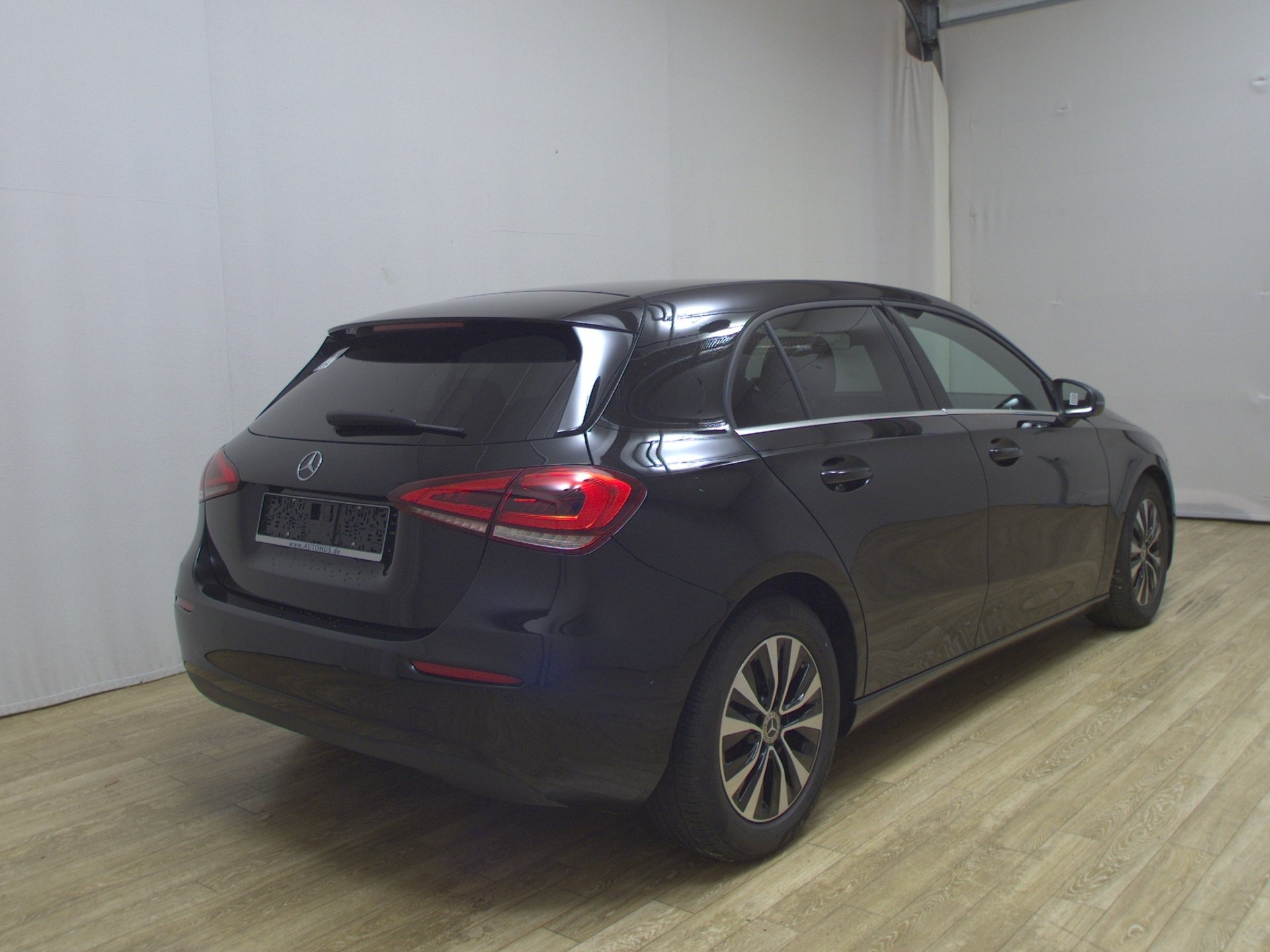 Mercedes-Benz A 200 d Leder Navi LED RfK PDC Shz Distronic+ 4