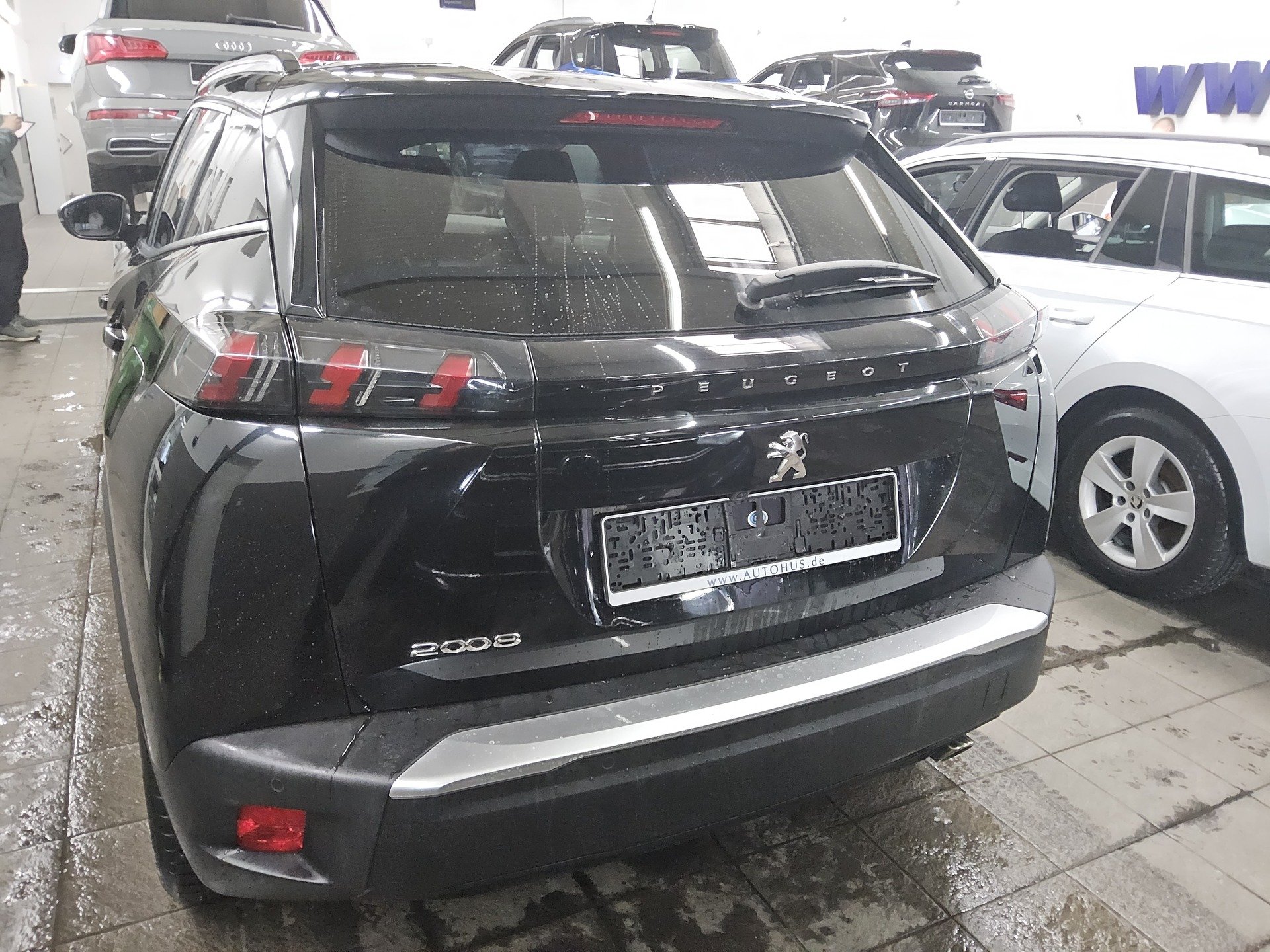 Peugeot 2008 1.5 BlueHDi 130 Allure LED Ahk Keyless 12