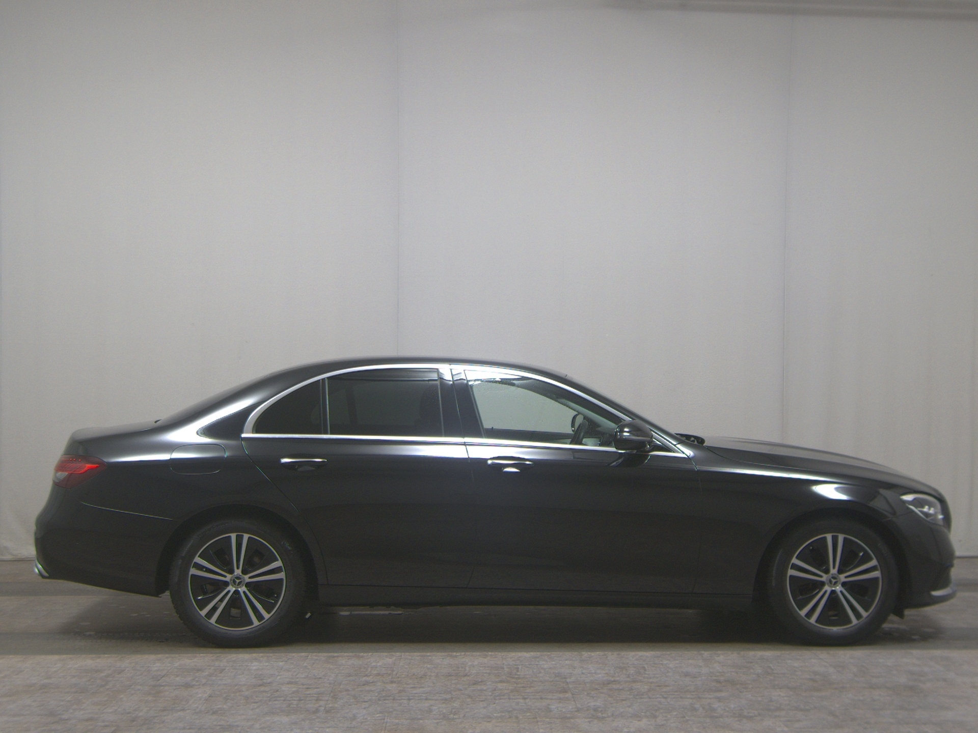 Mercedes-Benz E 220 d Avantgarde T-Leder Navi LED StHzg Distr+