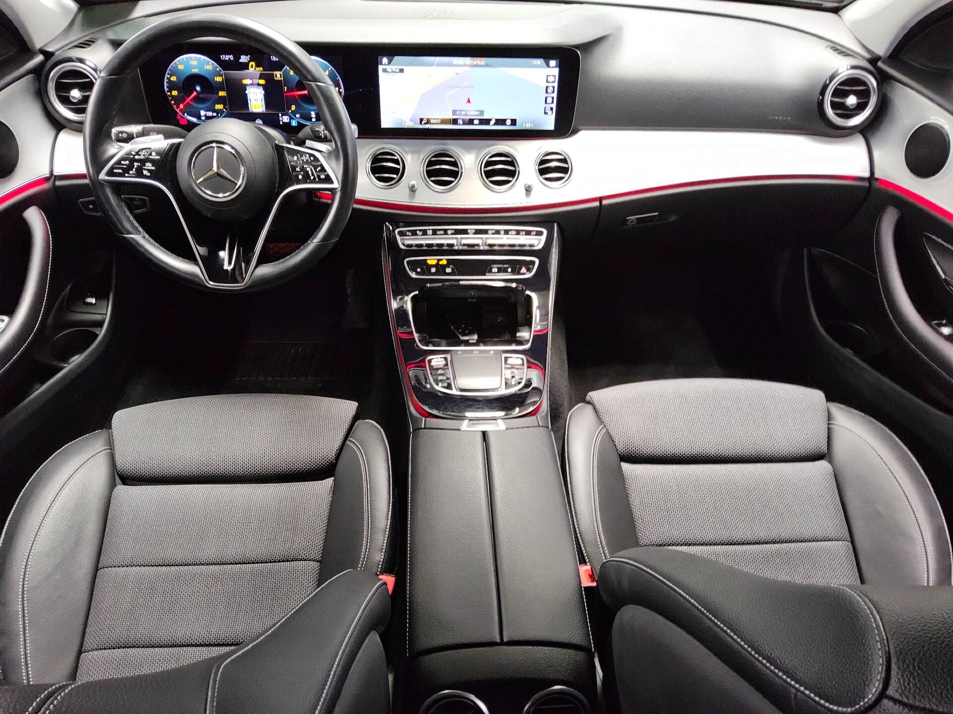 Mercedes-Benz E 220 d Avantgarde T-Leder Navi LED StHzg Distr+ 5