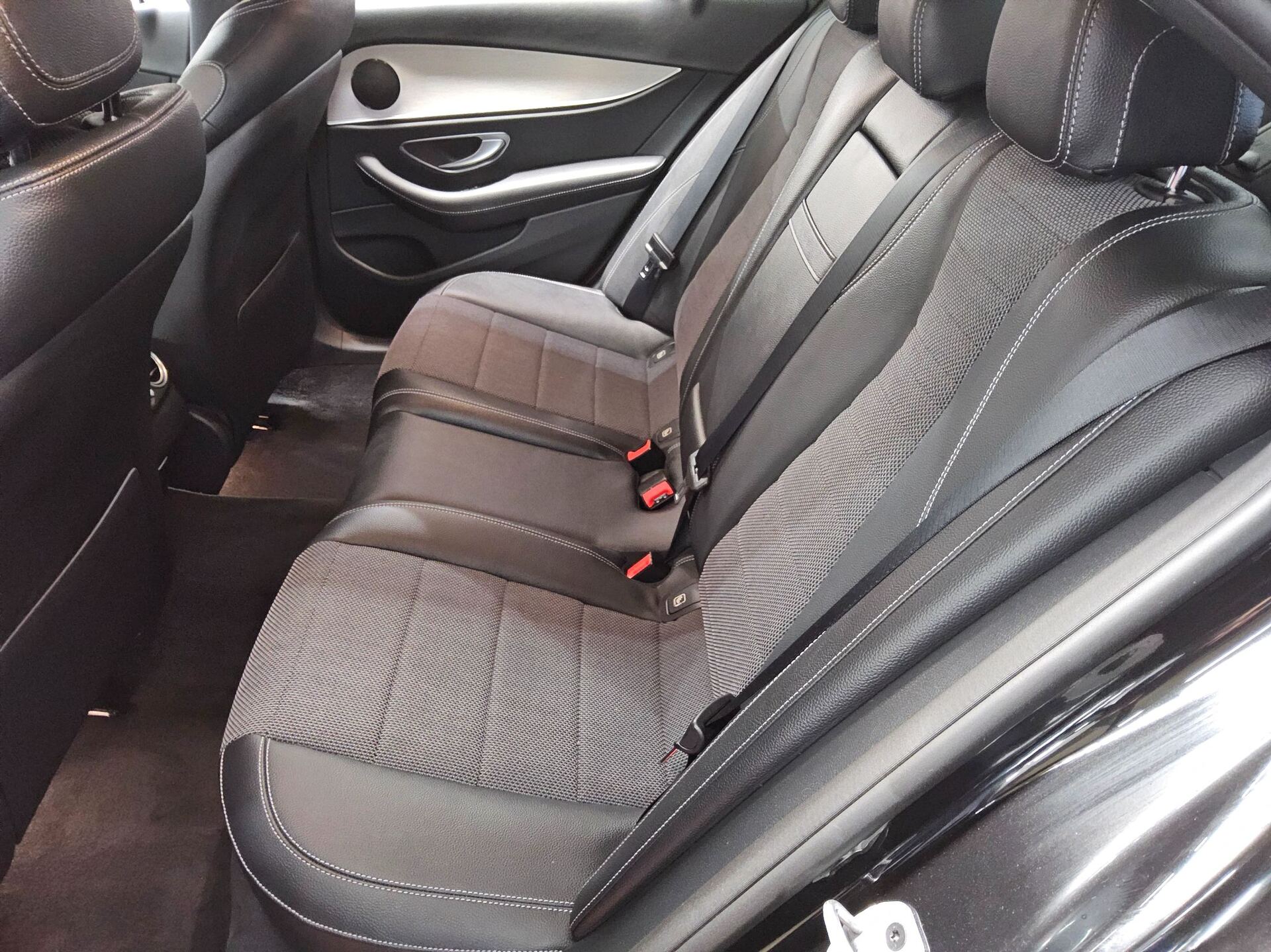Mercedes-Benz E 220 d Avantgarde T-Leder Navi LED StHzg Distr+ 13