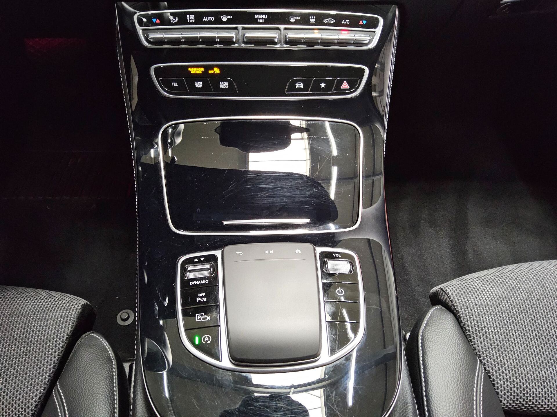 Mercedes-Benz E 220 d Avantgarde T-Leder Navi LED StHzg Distr+ 6