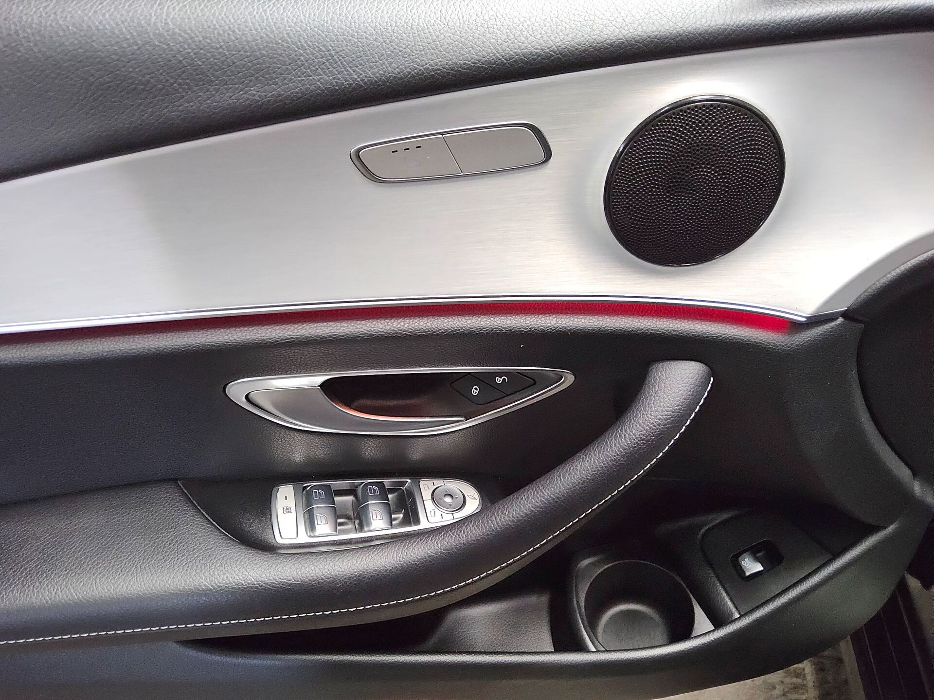 Mercedes-Benz E 220 d Avantgarde T-Leder Navi LED StHzg Distr+ 10