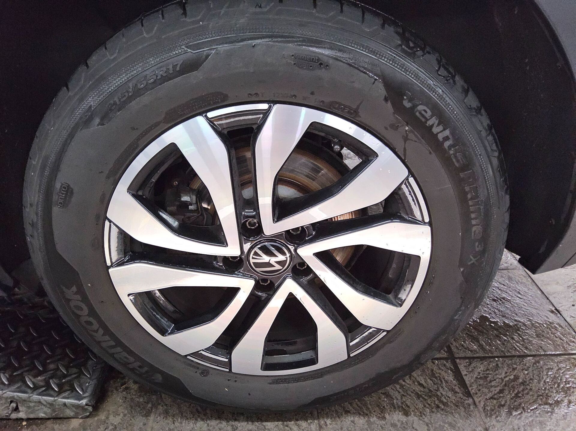 Volkswagen Tiguan 2.0 TDI Active Navi LED RfK ACC PDC Shz 10