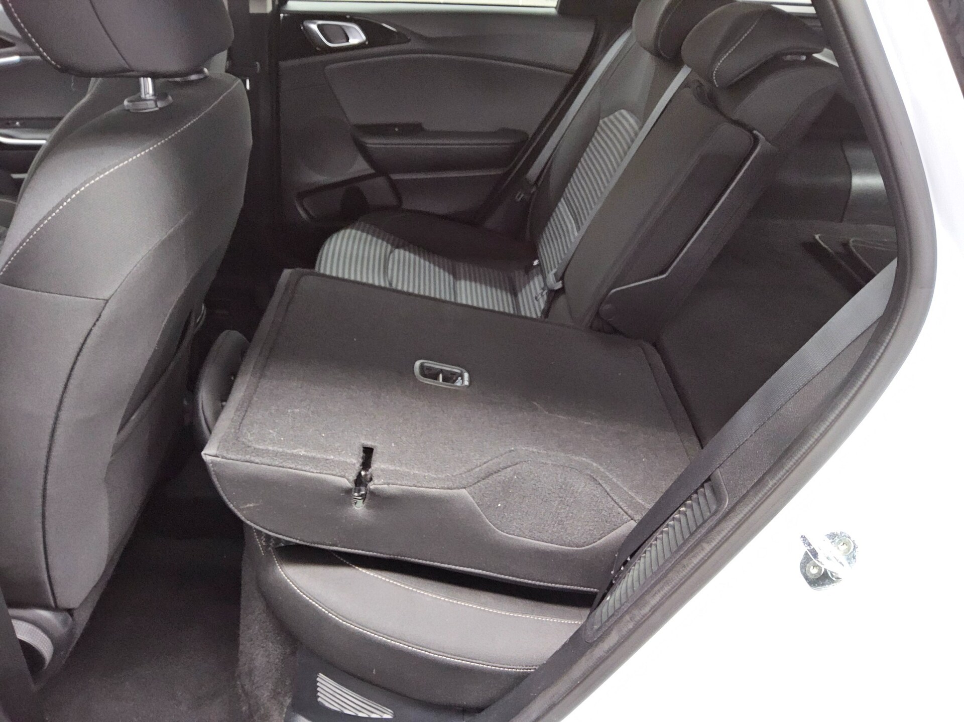 Kia cee'd 1.6 T-GDI PHEV Vision LED Shz PDC RfK 12