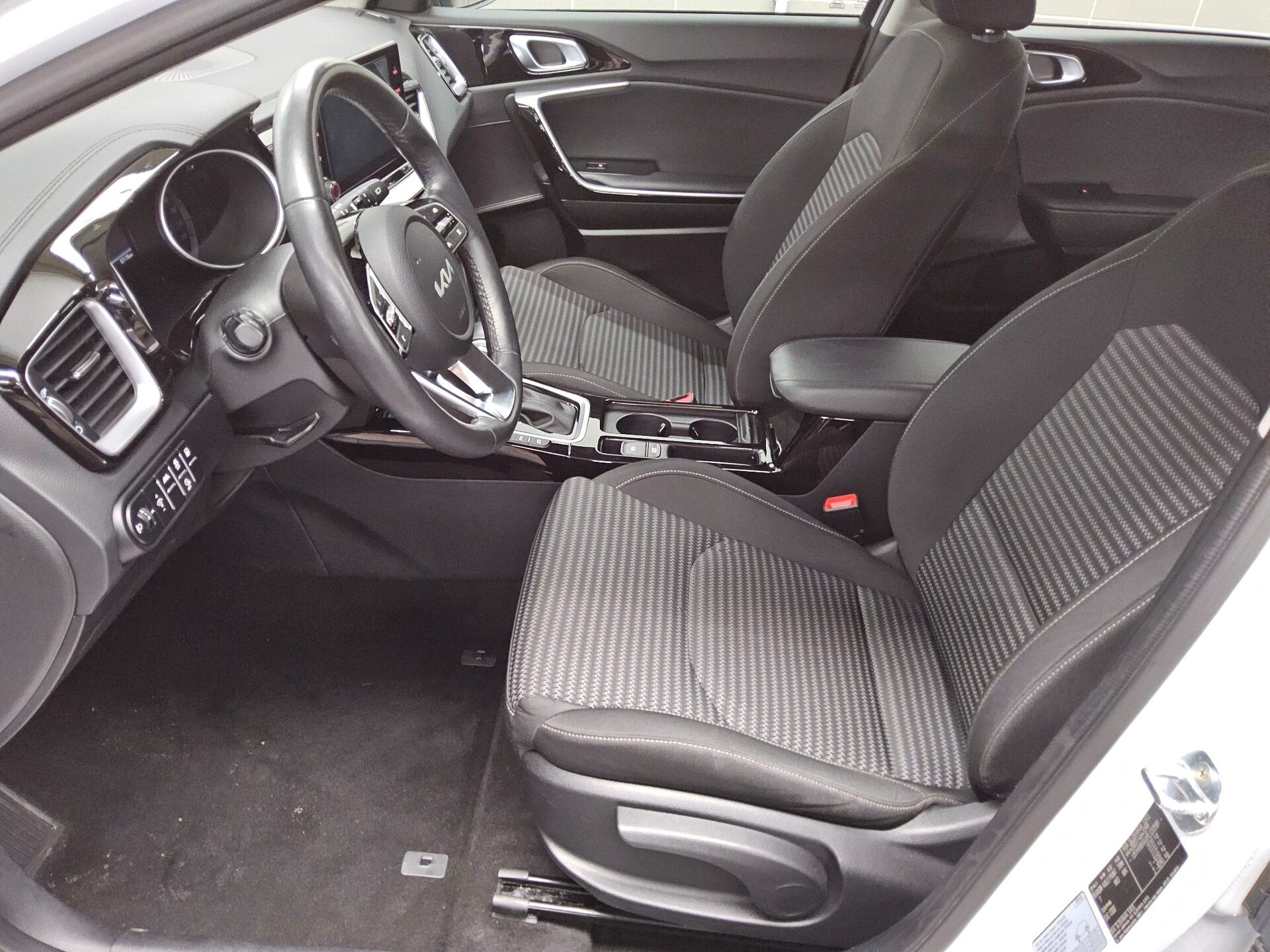 Kia cee'd 1.6 T-GDI PHEV Vision LED Shz PDC RfK 8