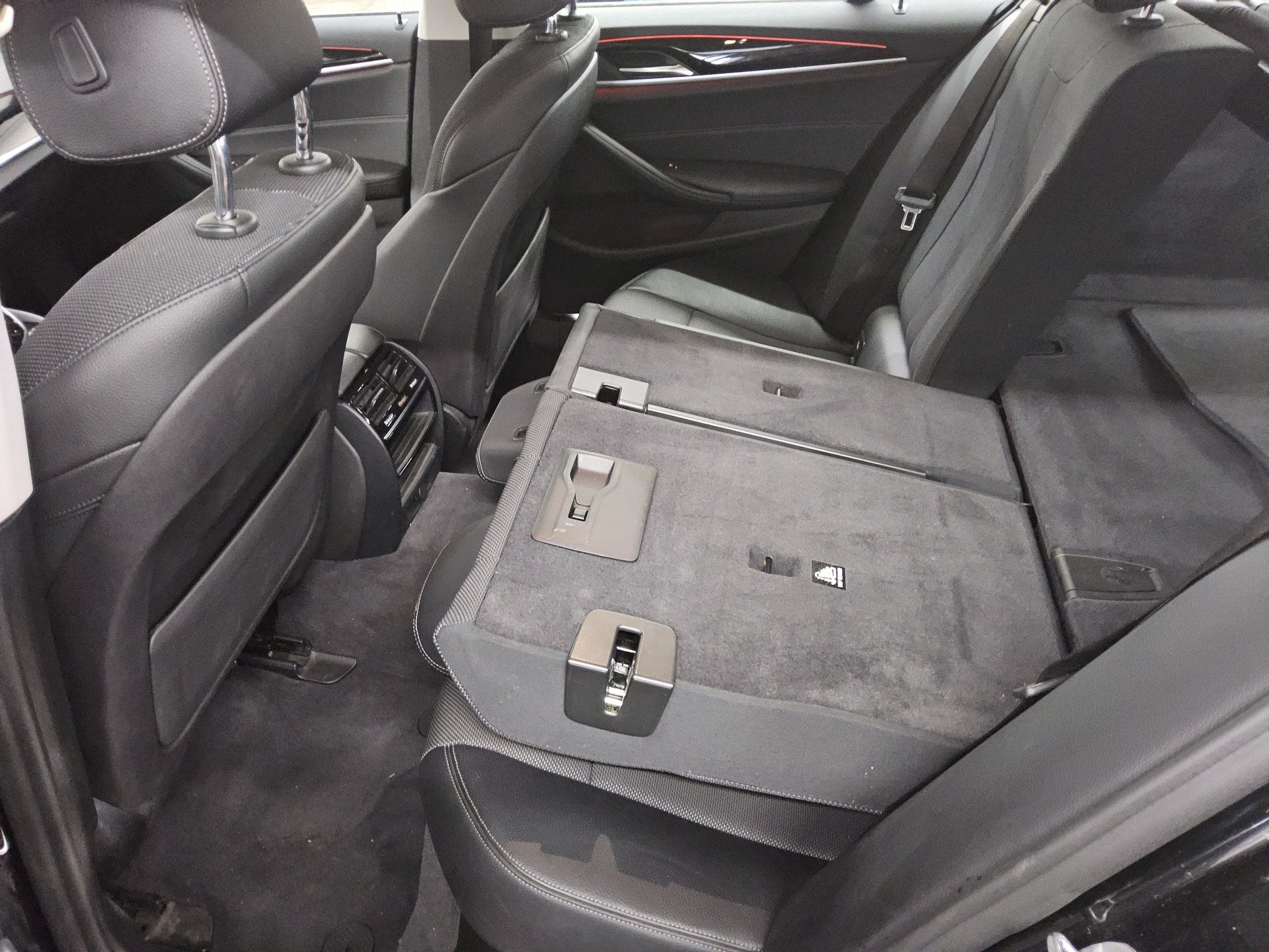 BMW 520dA Touring Sport-Line Navi LED Kamera Ahk 12