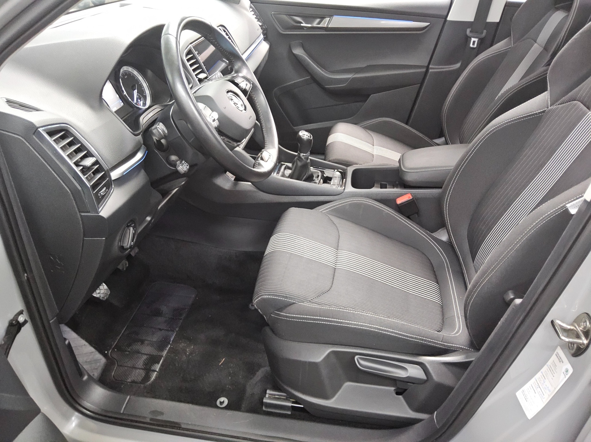 Skoda Karoq 2.0 TDI Ambition Navi LED Pano ACC PDC Shz 8