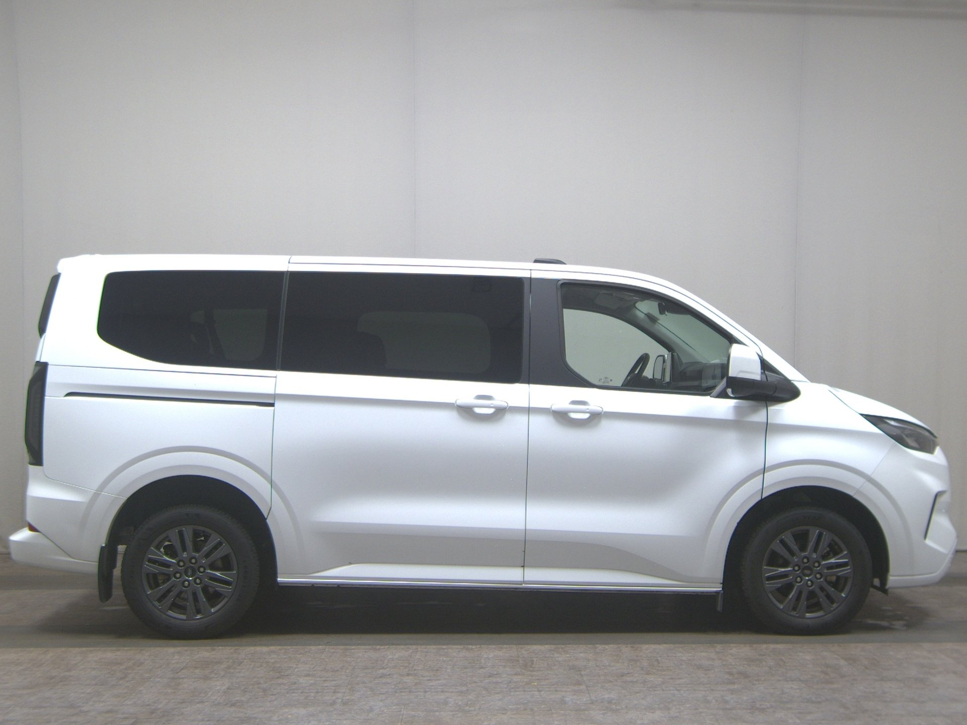 Ford Tourneo Custom 2.0 EB Titanium 8-Sitzer Navi LED
