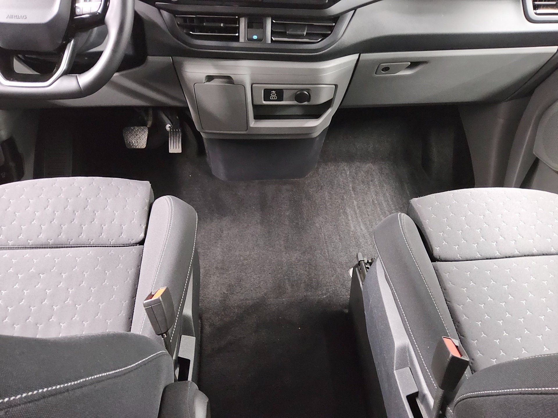 Ford Tourneo Custom 2.0 EB Titanium 8-Sitzer Navi LED 6