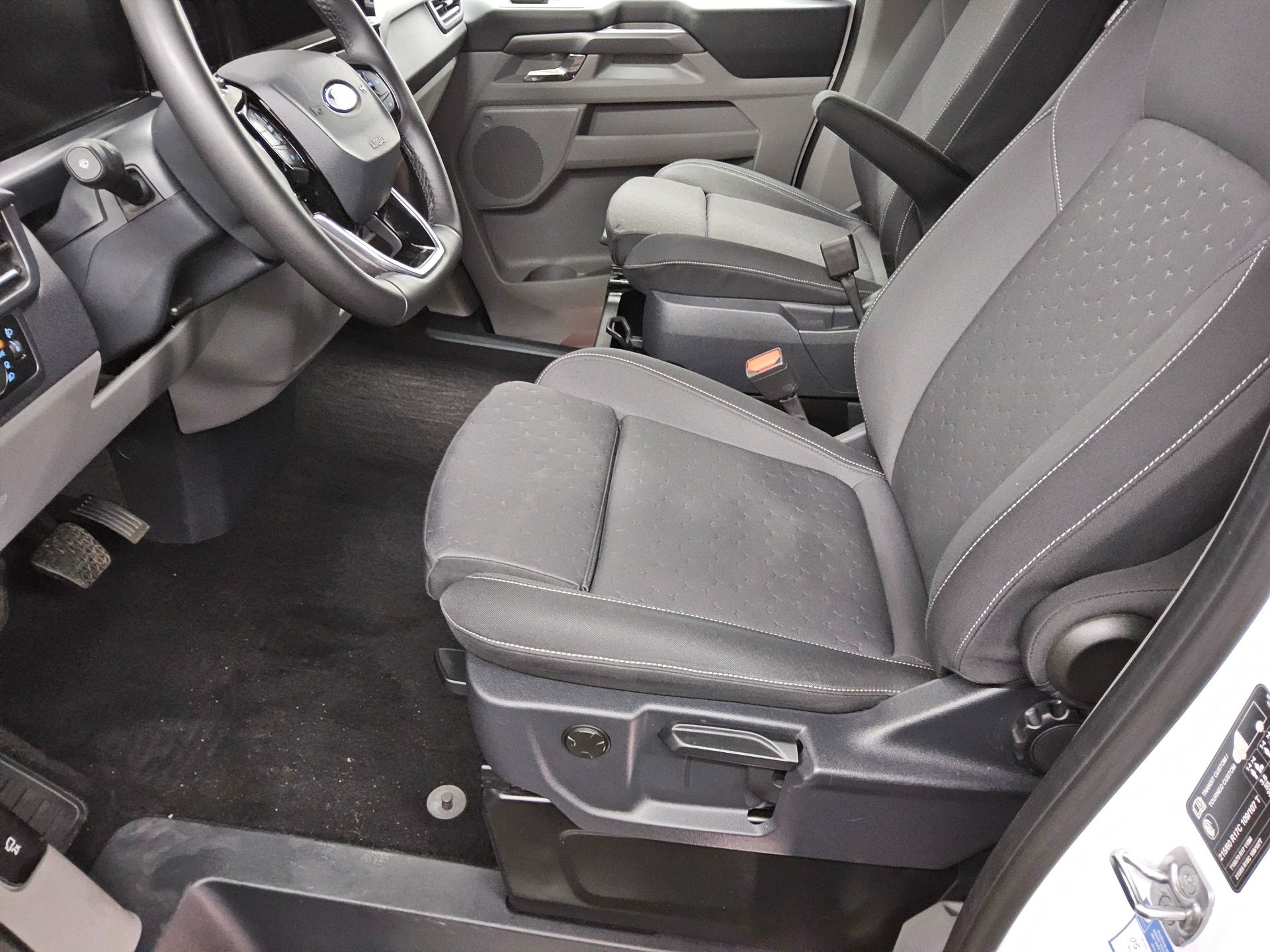 Ford Tourneo Custom 2.0 EB Titanium 8-Sitzer Navi LED 9