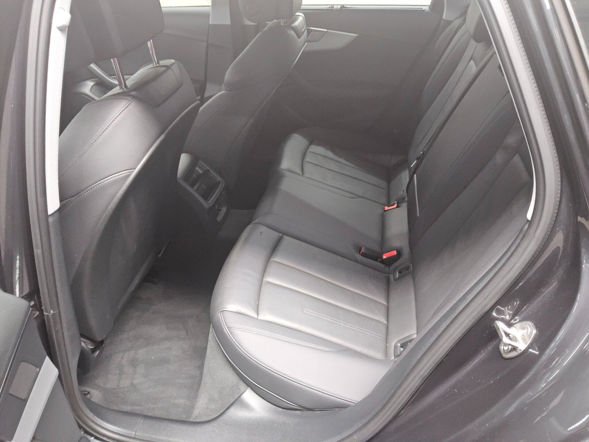 Audi A4 Avant 35 TFSI Leder Navi Matrix StHzg RFK ACC 12