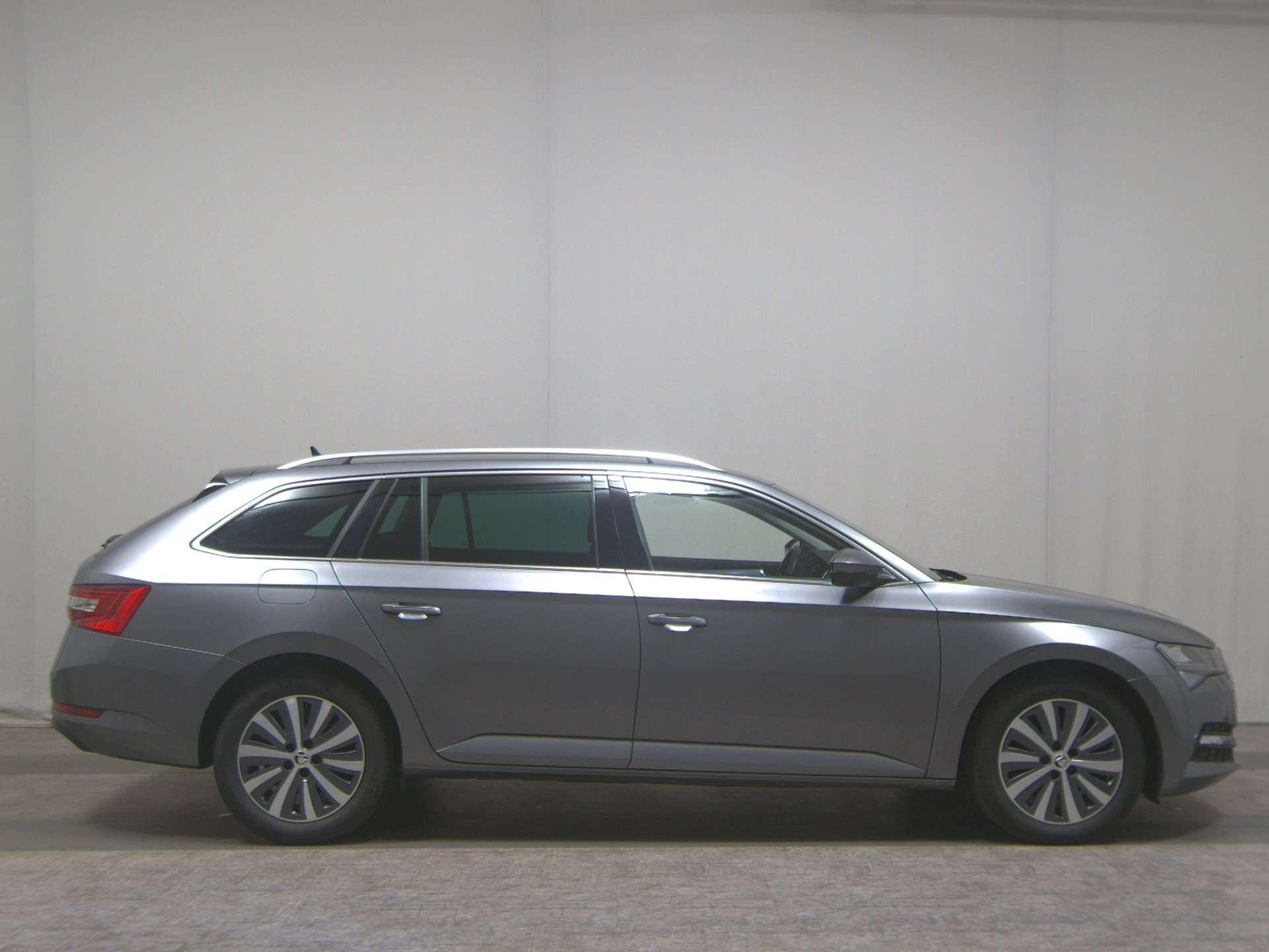 Skoda Superb Kombi 2.0 TDI Ambition Navi LED vc ACC