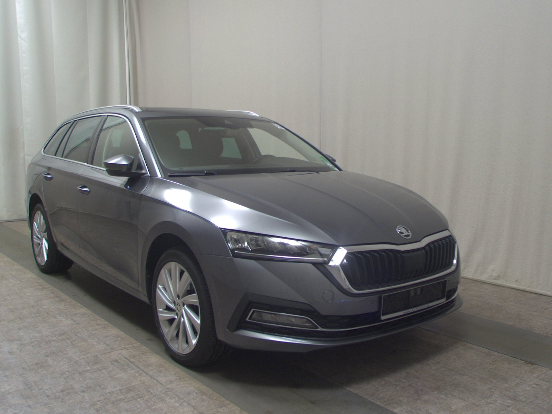 Skoda Octavia Kombi 2.0 TDI Style Leder Navi AHK Pano 3
