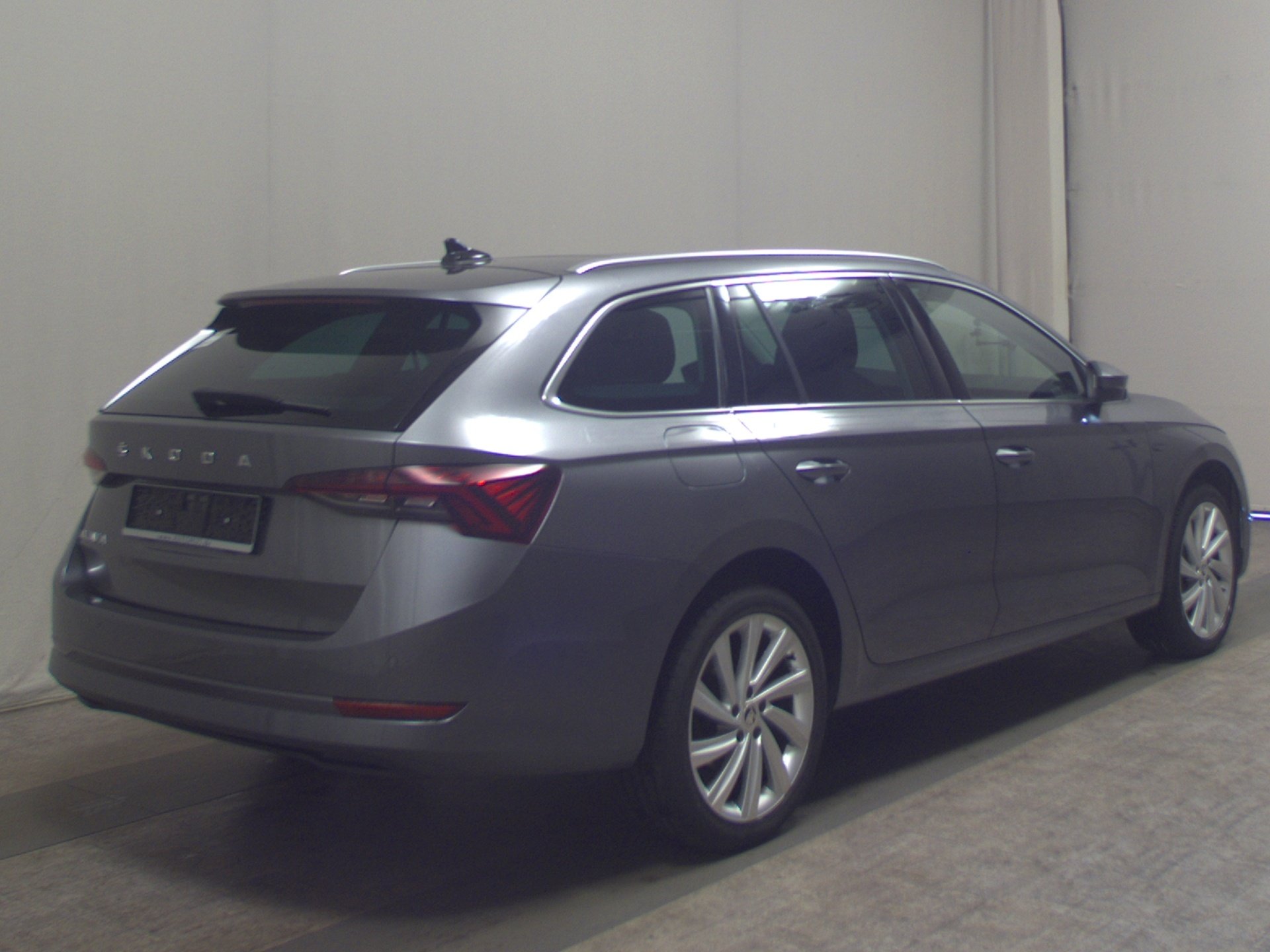 Skoda Octavia Kombi 2.0 TDI Style Leder Navi AHK Pano 4