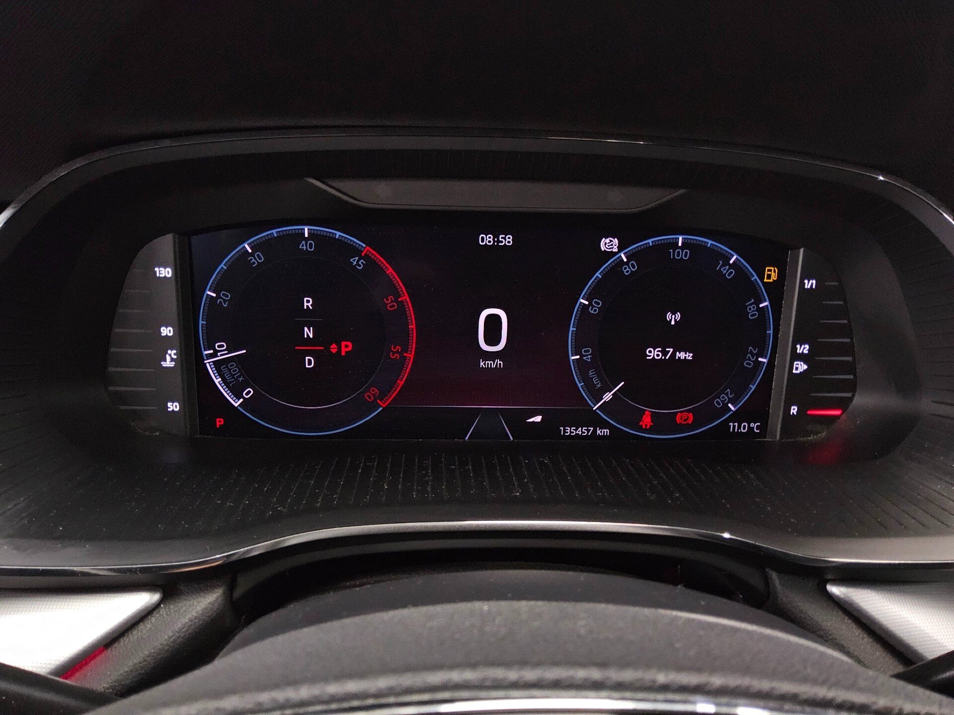 Skoda Octavia Kombi 2.0 TDI Style Leder Navi AHK Pano 8