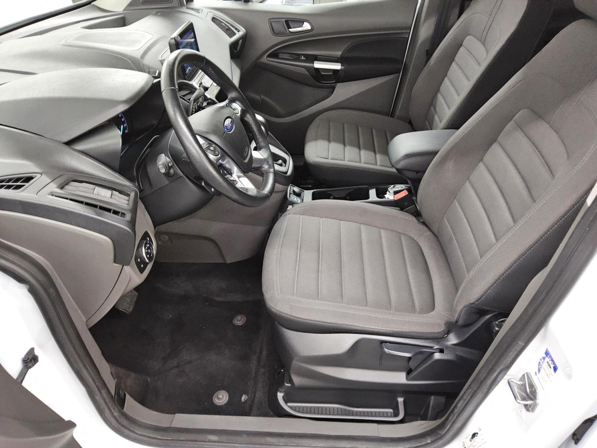 Ford Tourneo Connect 1.5 EB Titanium 5-Sitze Nav Pano 8