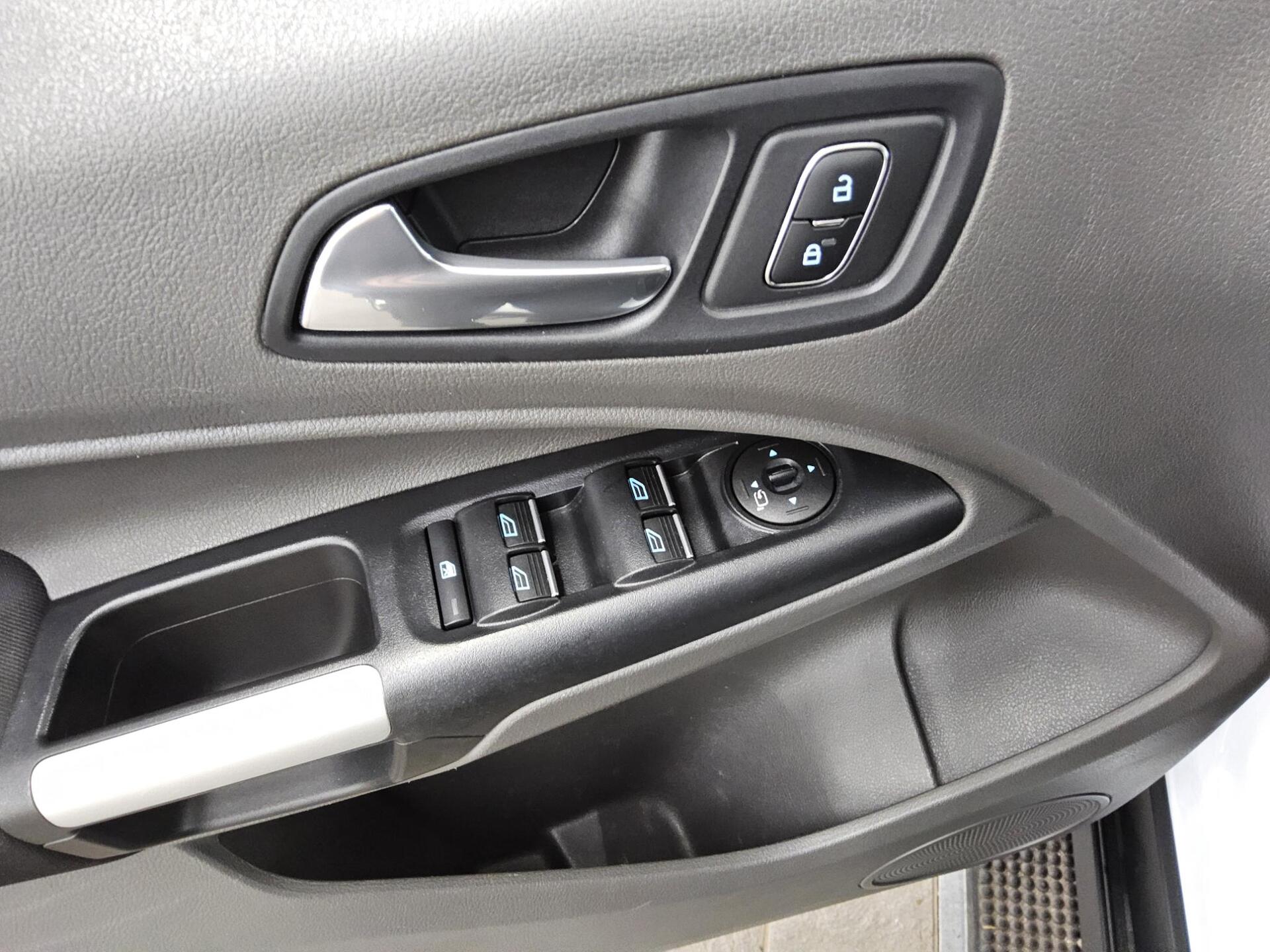 Ford Tourneo Connect 1.5 EB Titanium 5-Sitze Nav Pano 9