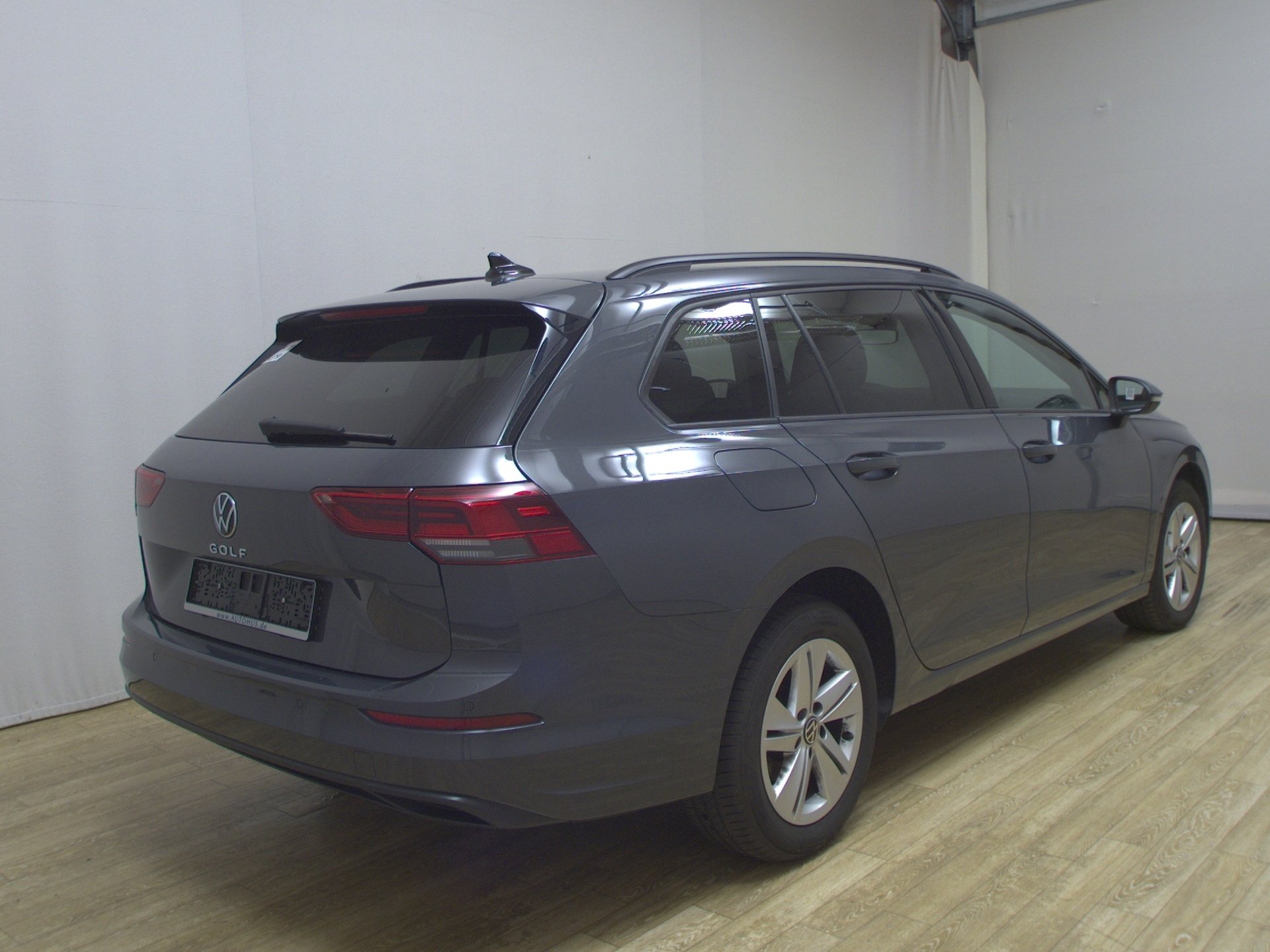 Volkswagen Golf-8 Var. 2.0 TDI Life Navi LED AID ACC Shz 4