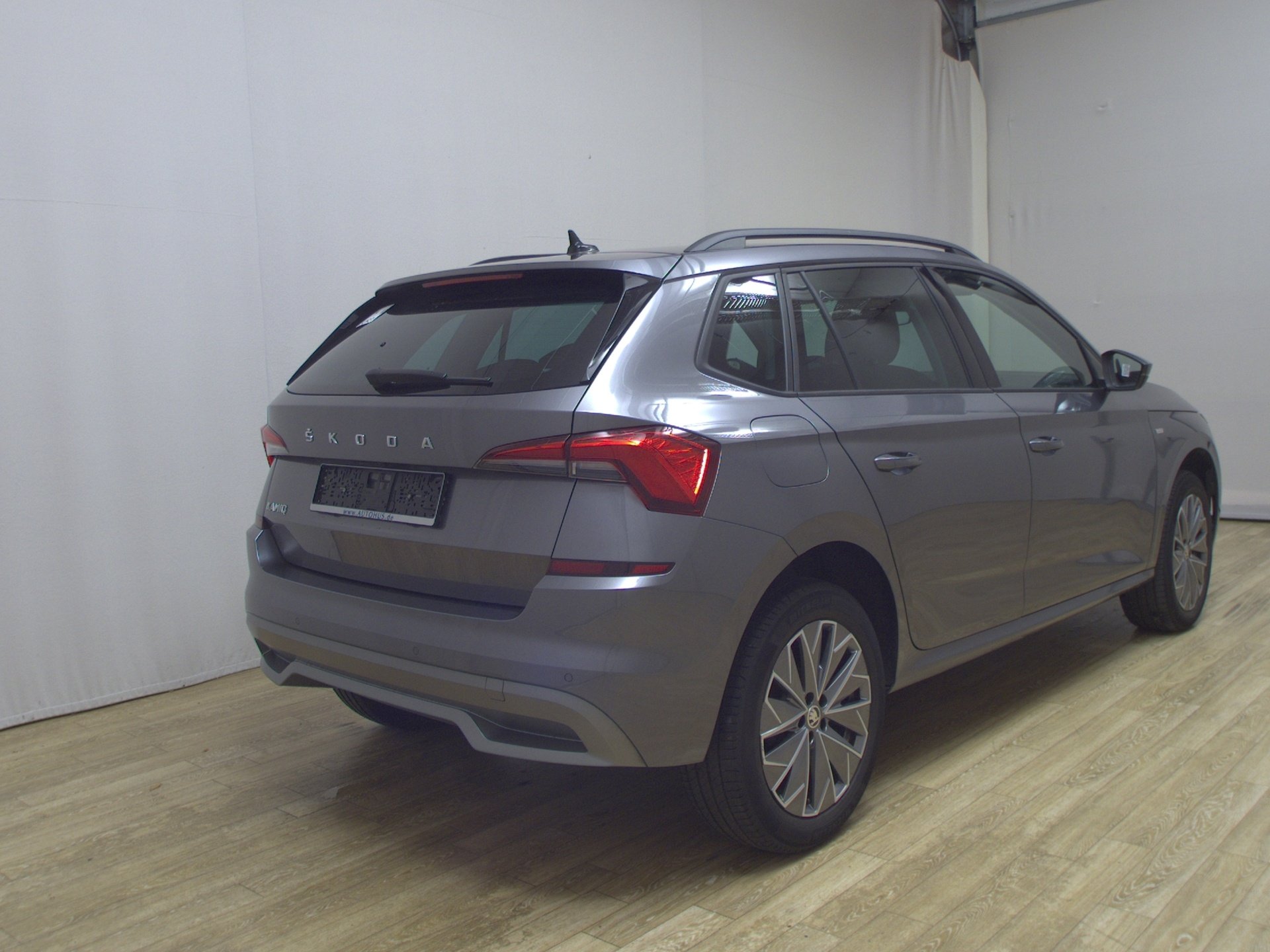 Skoda Kamiq 1.0 TSI Tour Navi LED virtual RfK Shz PDC 4