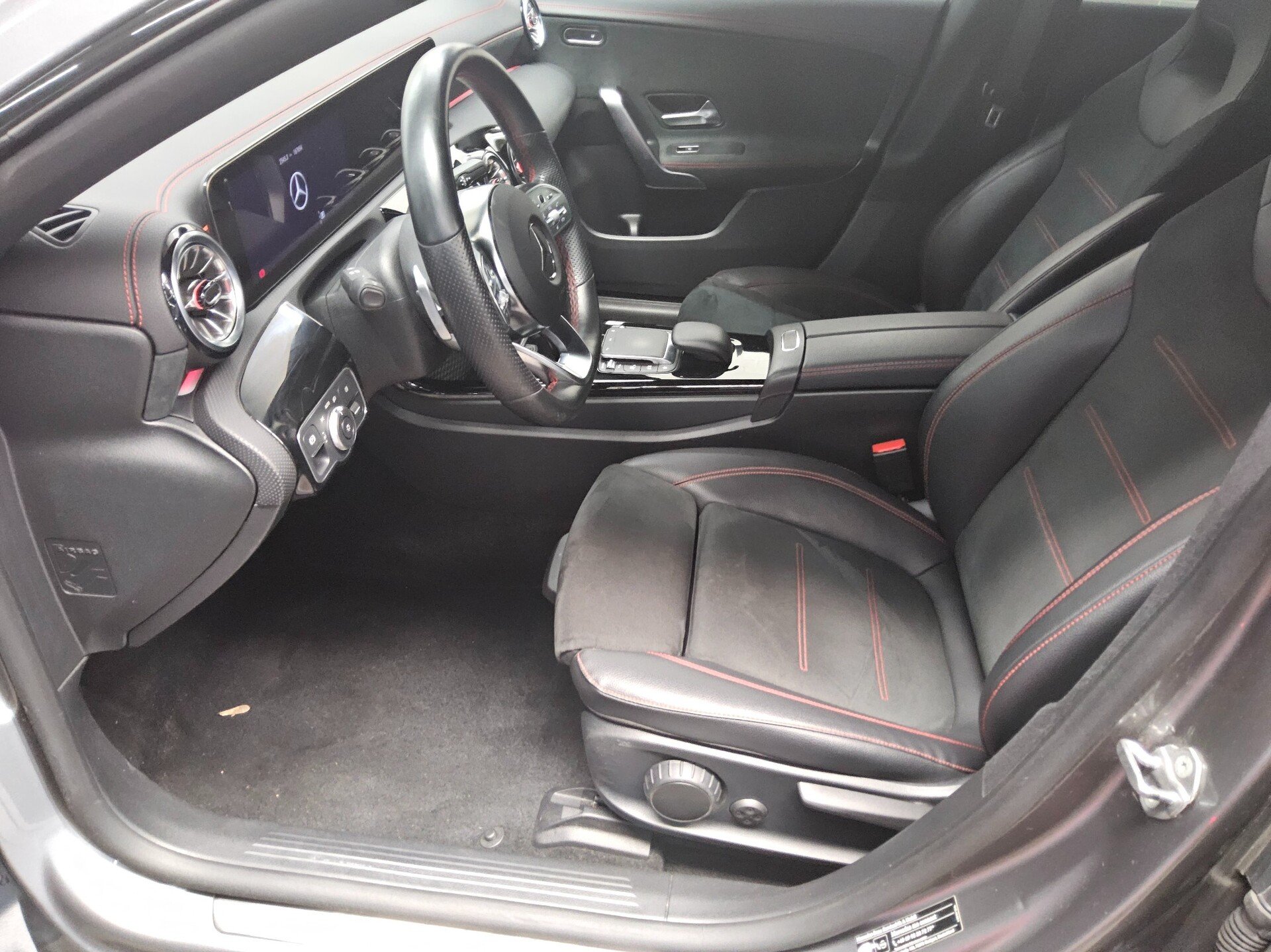 Mercedes-Benz CLA 200 d AMG-Line Night Navi LED MBUX 9