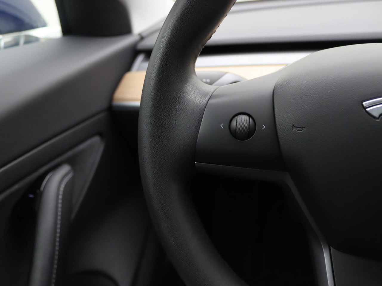 Tesla Model 3 Standard RWD Plus 86.6% SoH [ TREKHAAK+AUTOPILOT+60 kWh+PREMIUM AUDIO ] 25