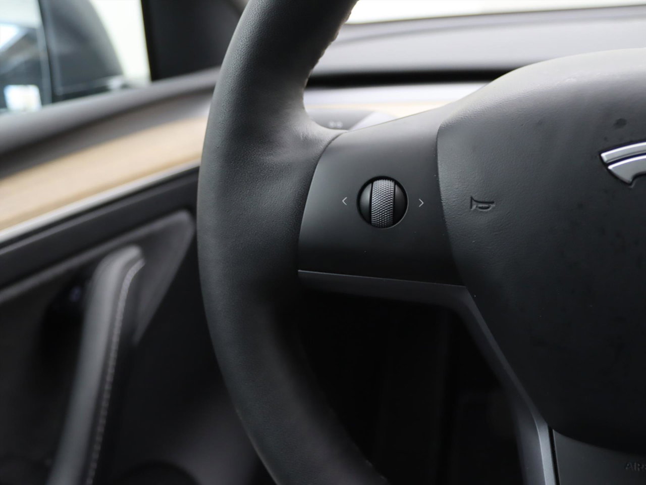 Tesla Model Y Long-Range AWD 351pk 75 kWh [ AUTOPILOT+20 INCH+533KM WLTP+PREMIUM AUDIO ] 27