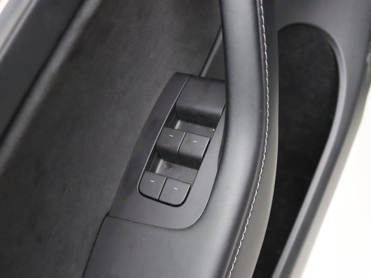 Tesla Model Y Long-Range AWD 351pk 75 kWh [ AUTOPILOT+20 INCH+533KM WLTP+PREMIUM AUDIO ] 23