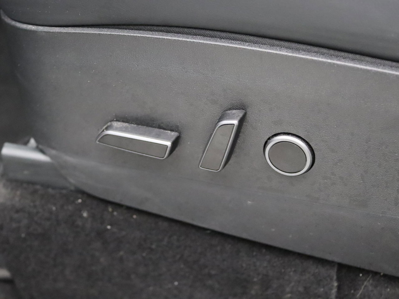 Tesla Model Y Long-Range AWD 351pk 75 kWh [ AUTOPILOT+20 INCH+533KM WLTP+PREMIUM AUDIO ] 24