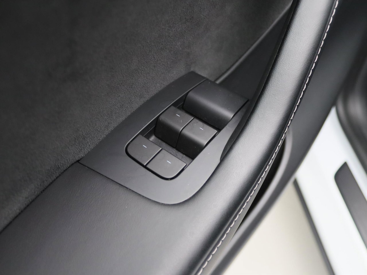 Tesla Model Y Standard RWD Plus 351pk 93% SoH [ LFP ACCU+AUTOPILOT+19 INCH+PREMIUM AUDIO ] 17