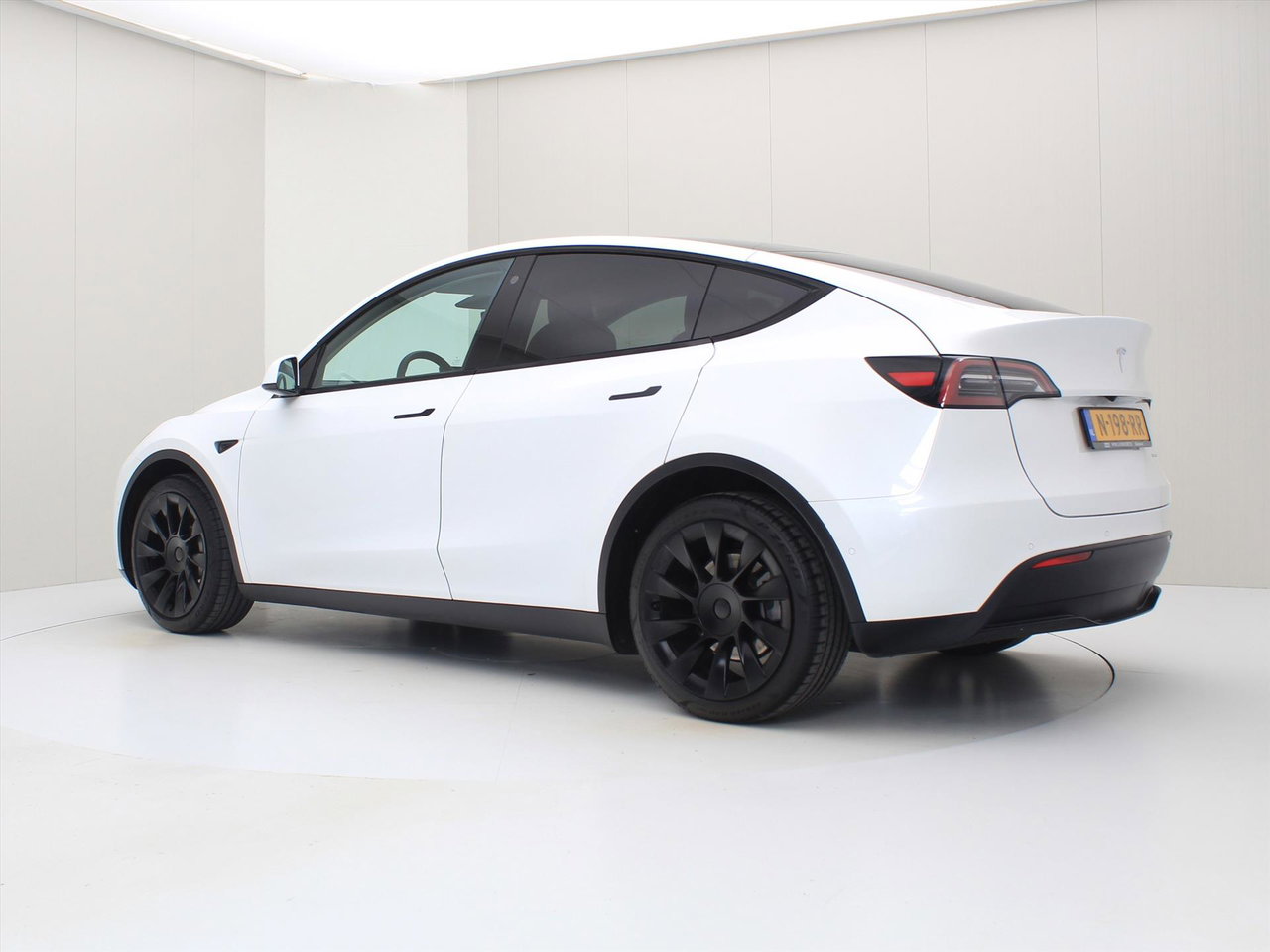 Tesla Model Y Long Range AWD 351pk [ AUTOPILOT+19 INCH+PREMIUM AUDIO ] 3