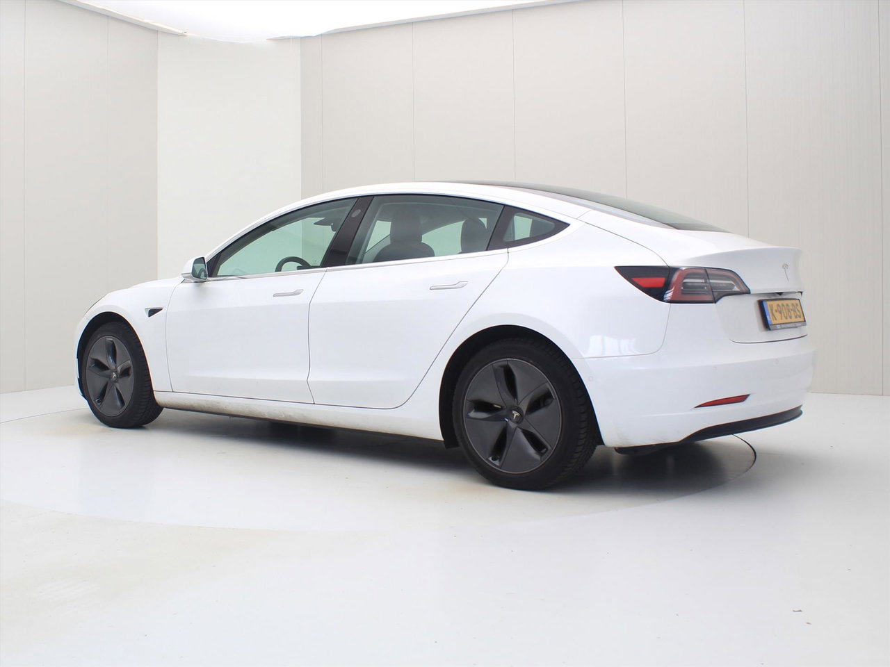 Tesla Model 3 Standard RWD Plus [ LFP-ACCU+AUTOPILOT+60 kWh+PREMIUM AUDIO ] 3