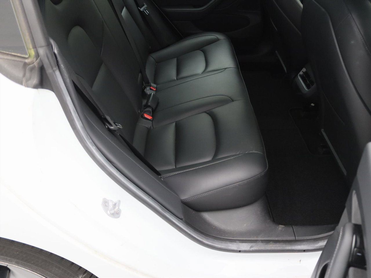 Tesla Model 3 Standard RWD Plus [ LFP-ACCU+AUTOPILOT+60 kWh+PREMIUM AUDIO ] 14