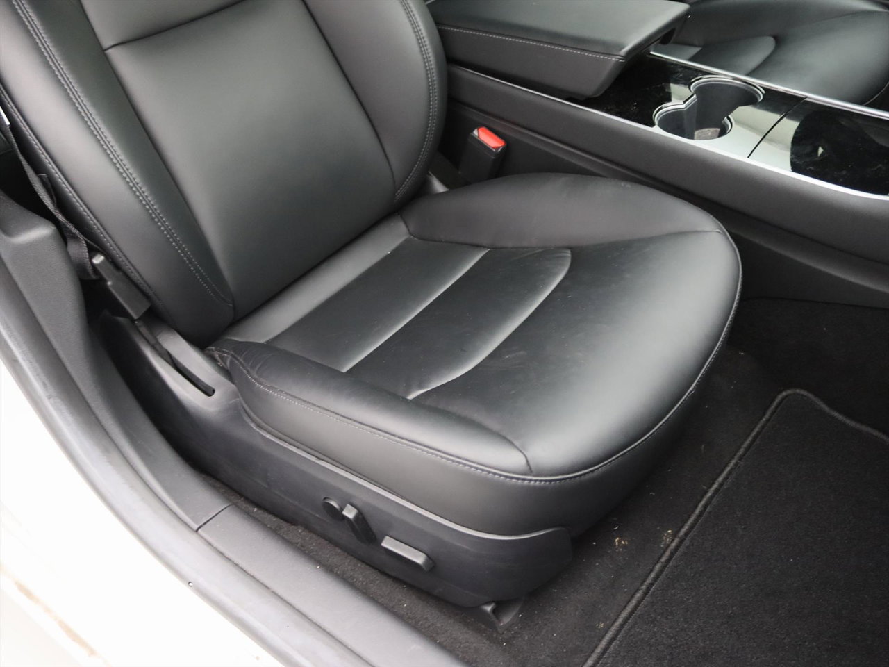 Tesla Model 3 Standard RWD Plus [ LFP-ACCU+AUTOPILOT+60 kWh+PREMIUM AUDIO ] 18