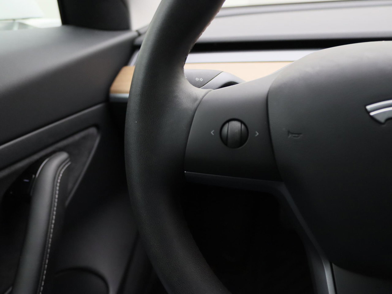 Tesla Model 3 Standard RWD Plus [ LFP-ACCU+AUTOPILOT+60 kWh+PREMIUM AUDIO ] 26