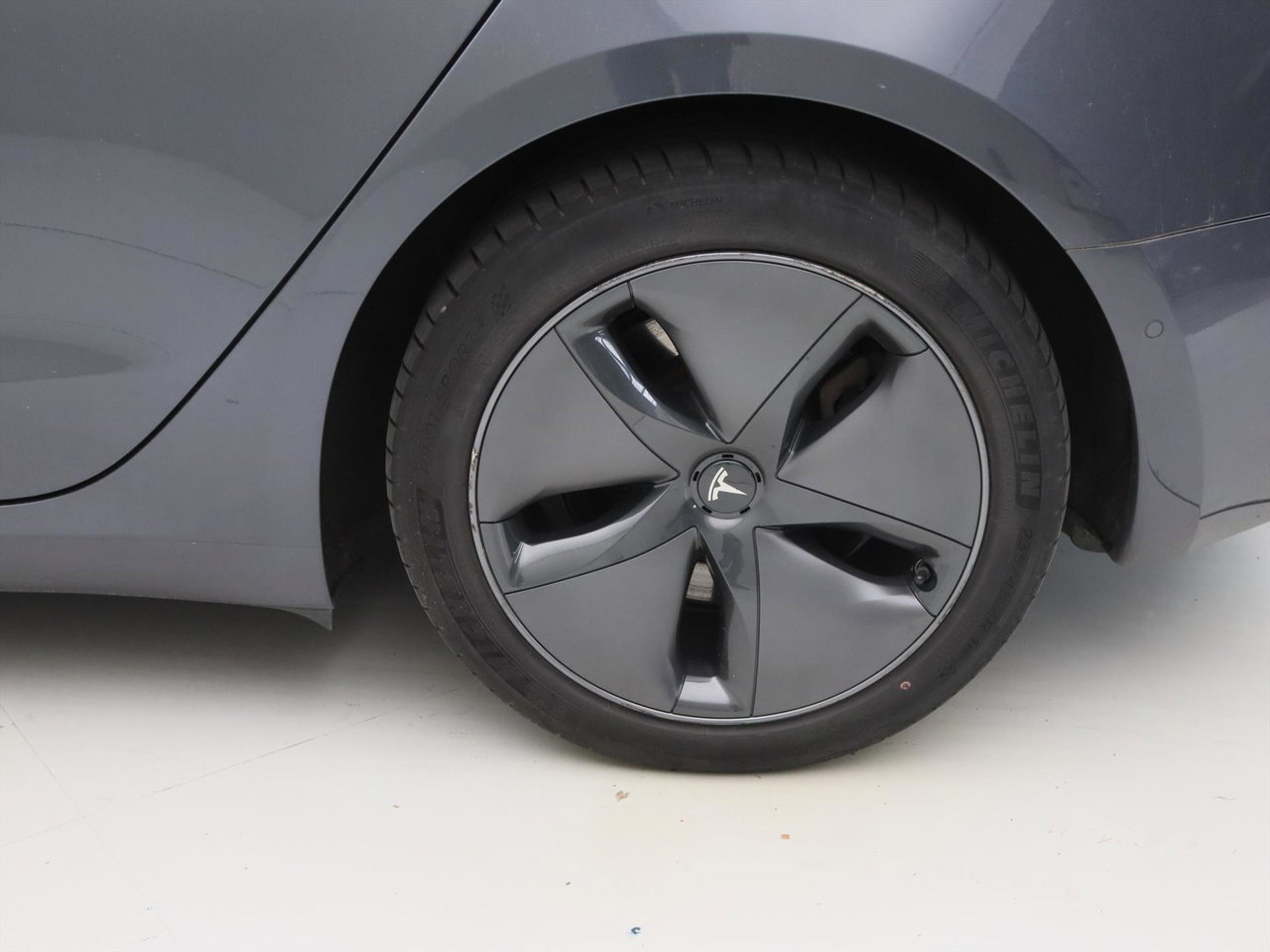 Tesla Model 3 Standard RWD Plus [ LFP-ACCU+AUTOPILOT+60 kWh+PREMIUM AUDIO ] 21