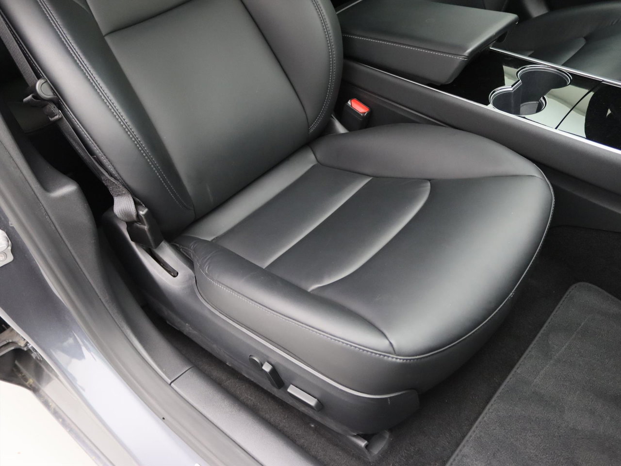Tesla Model 3 Standard RWD Plus [ LFP-ACCU+AUTOPILOT+60 kWh+PREMIUM AUDIO ] 18