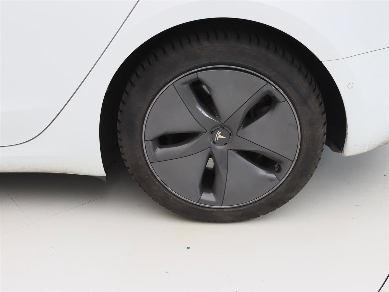 Tesla Model 3 Standard RWD Plus [ LFP ACCU+AUTOPILOT+60 kWh+PREMIUM AUDIO ] 21