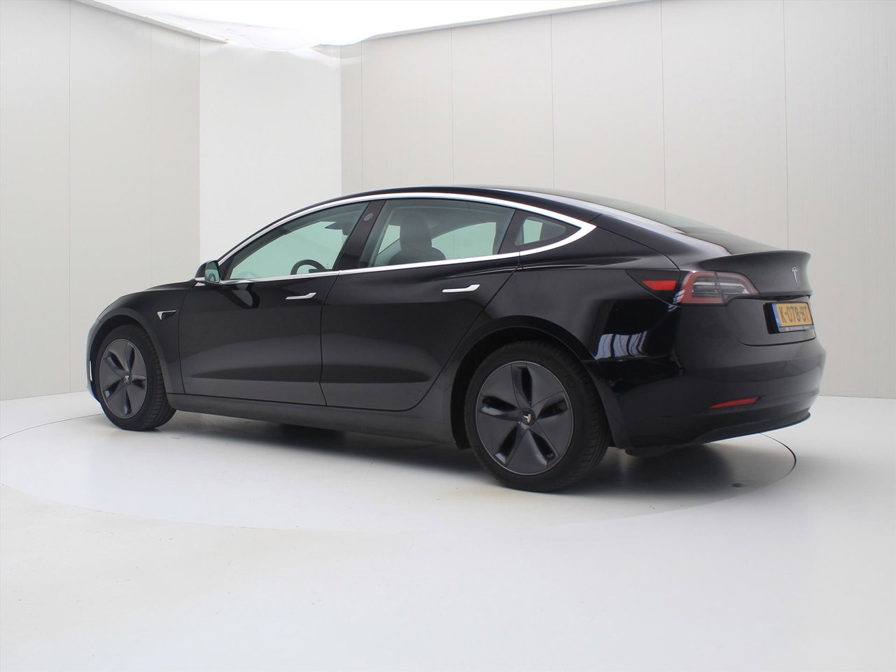 Tesla Model 3 Standard RWD Plus [ LFP-ACCU+AUTOPILOT+60 kWh+PREMIUM AUDIO ] 3