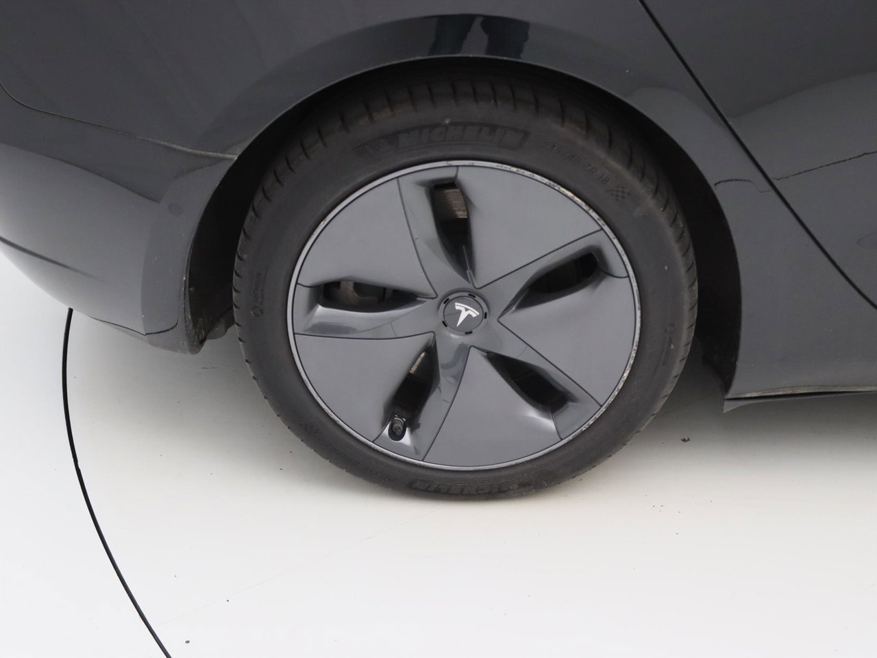 Tesla Model 3 Standard RWD Plus [ LFP-ACCU+AUTOPILOT+60 kWh+PREMIUM AUDIO ] 9