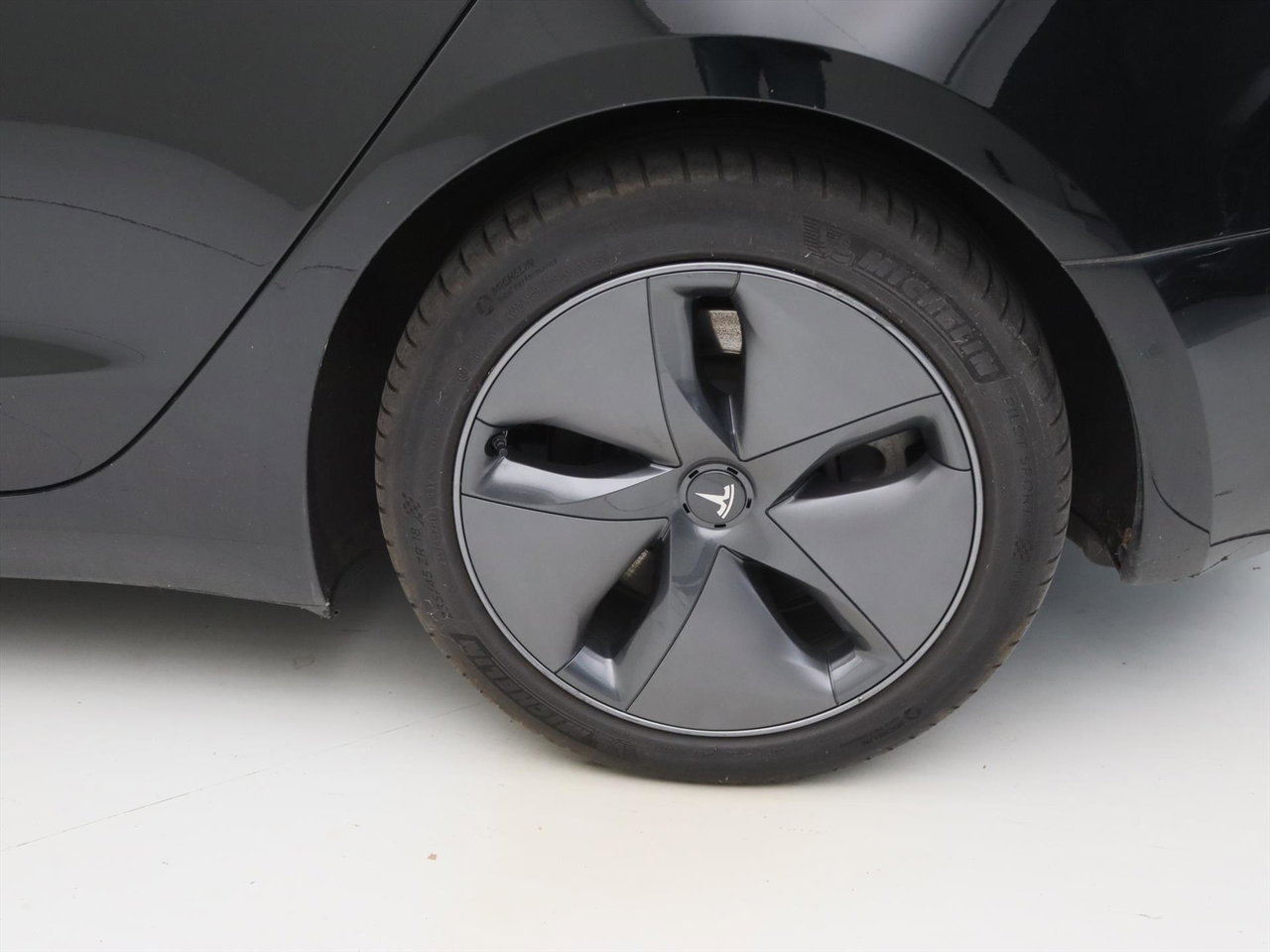 Tesla Model 3 Standard RWD Plus [ LFP-ACCU+AUTOPILOT+60 kWh+PREMIUM AUDIO ] 17