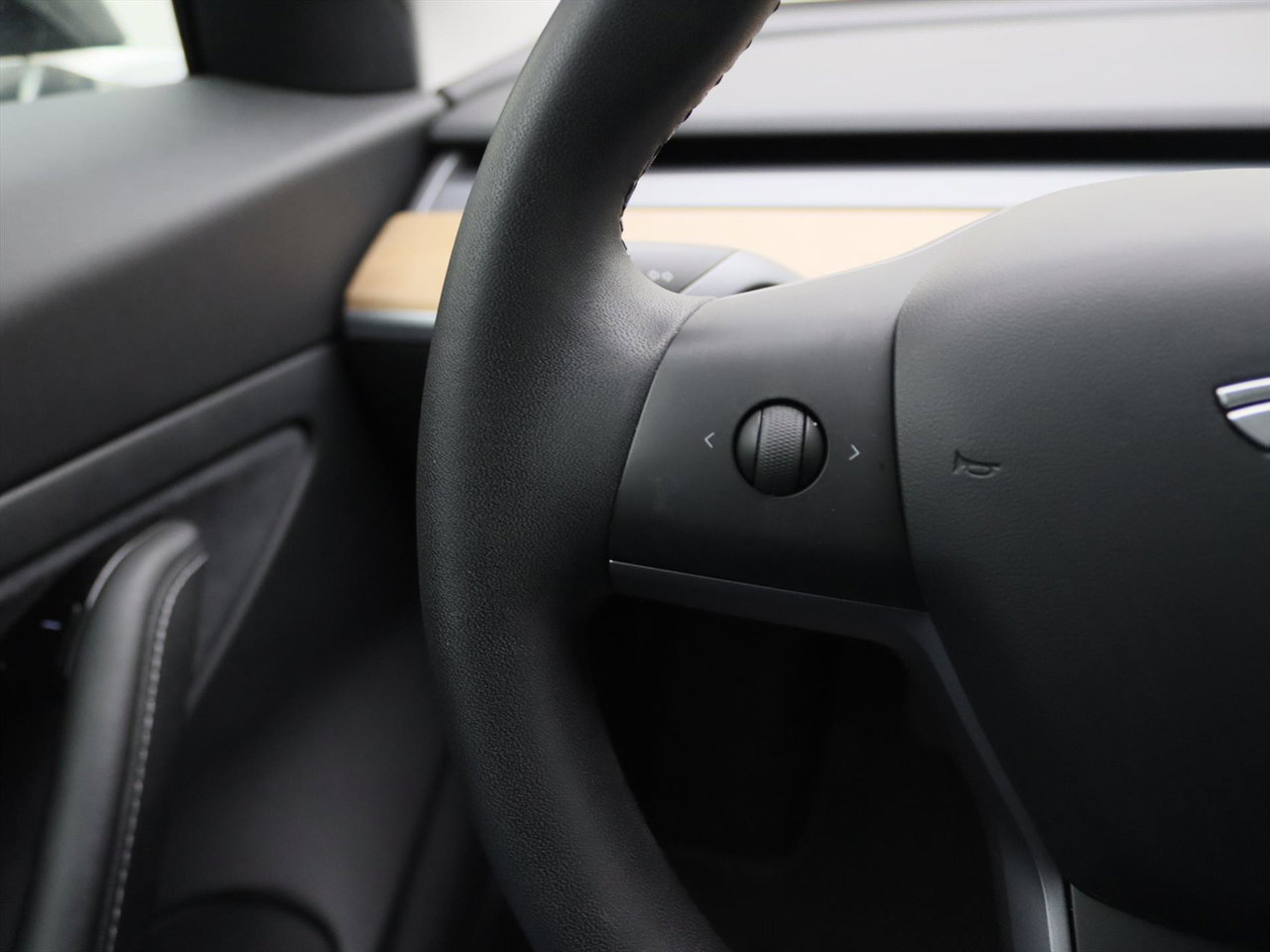 Tesla Model 3 Standard RWD Plus [ LFP-ACCU+AUTOPILOT+60 kWh+PREMIUM AUDIO ] 26