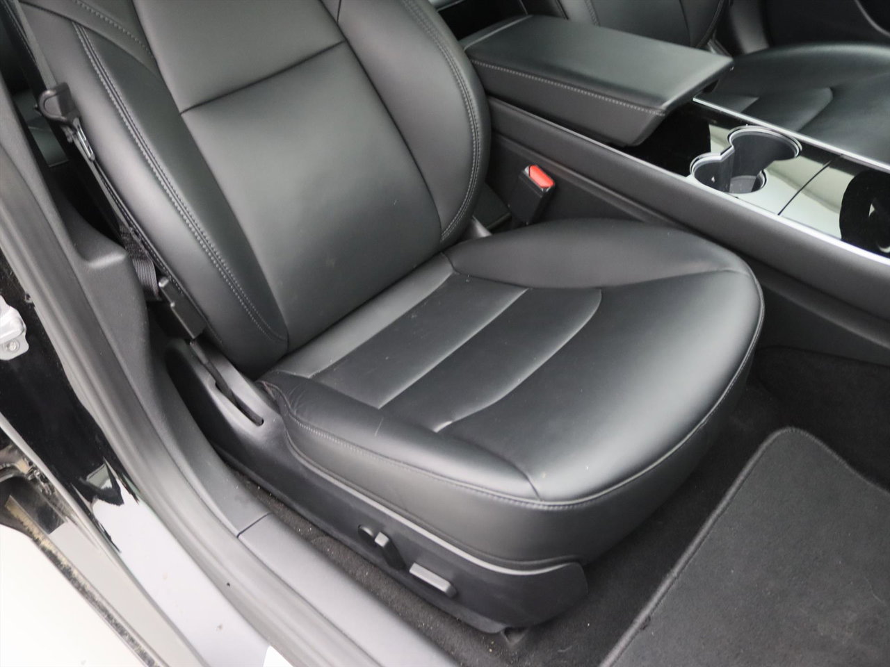 Tesla Model 3 Standard RWD Plus [ LFP-ACCU+AUTOPILOT+60 kWh+PREMIUM AUDIO ] 18